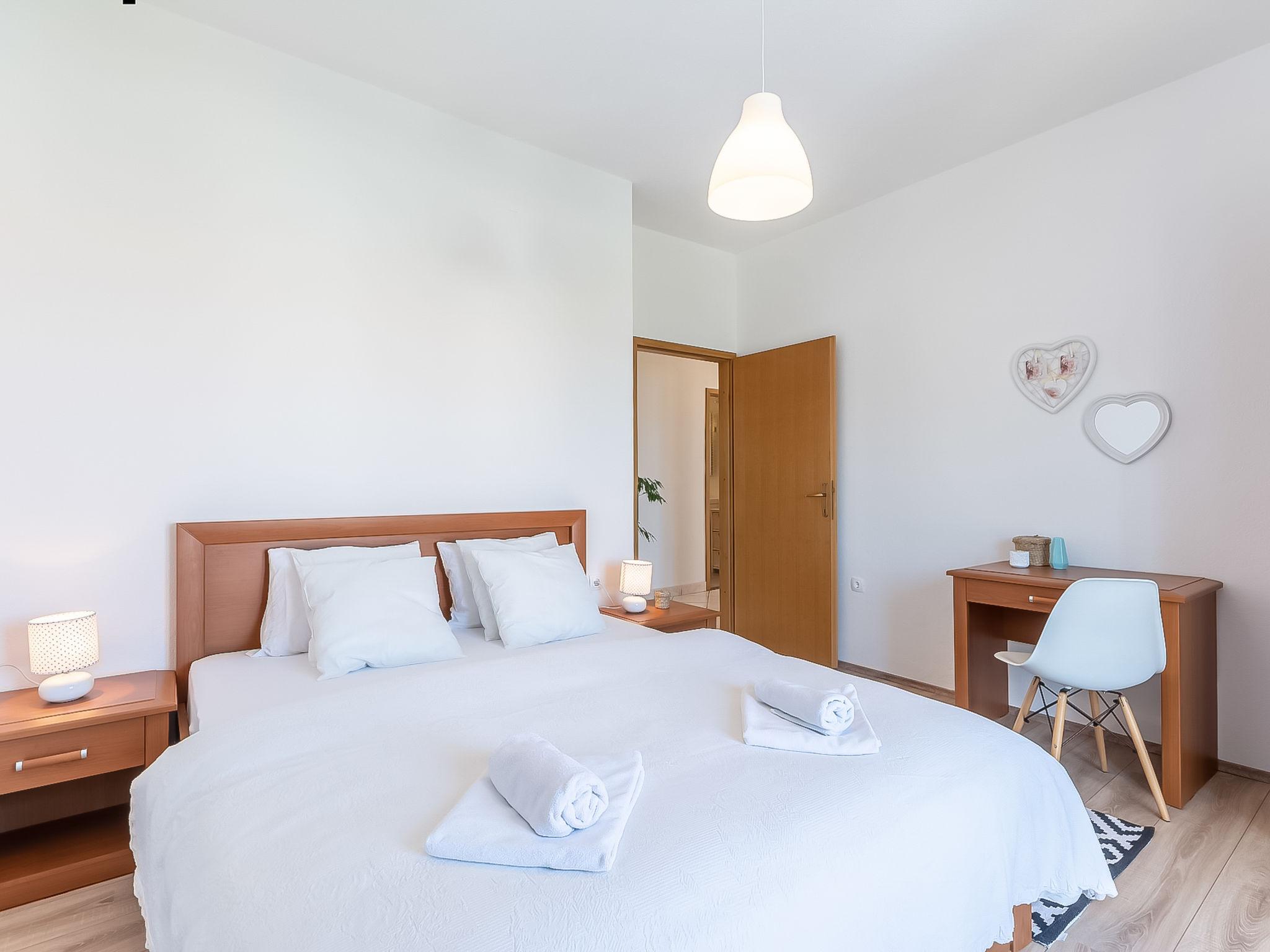 Foto 20 - Appartamento con 2 camere da letto a Sutivan con piscina e vista mare