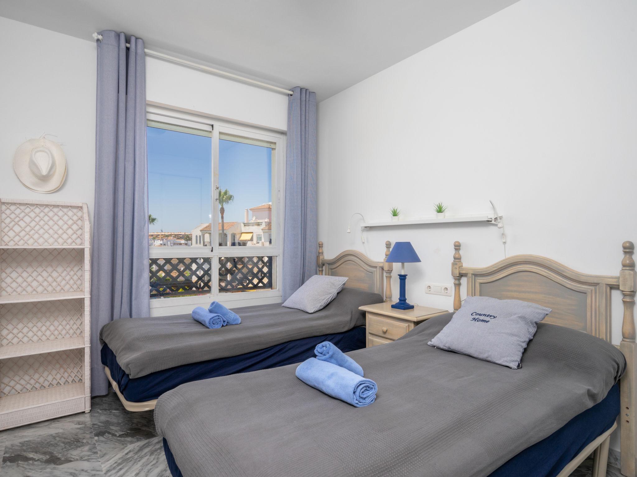 Foto 13 - Apartment mit 2 Schlafzimmern in Marbella mit schwimmbad und blick aufs meer