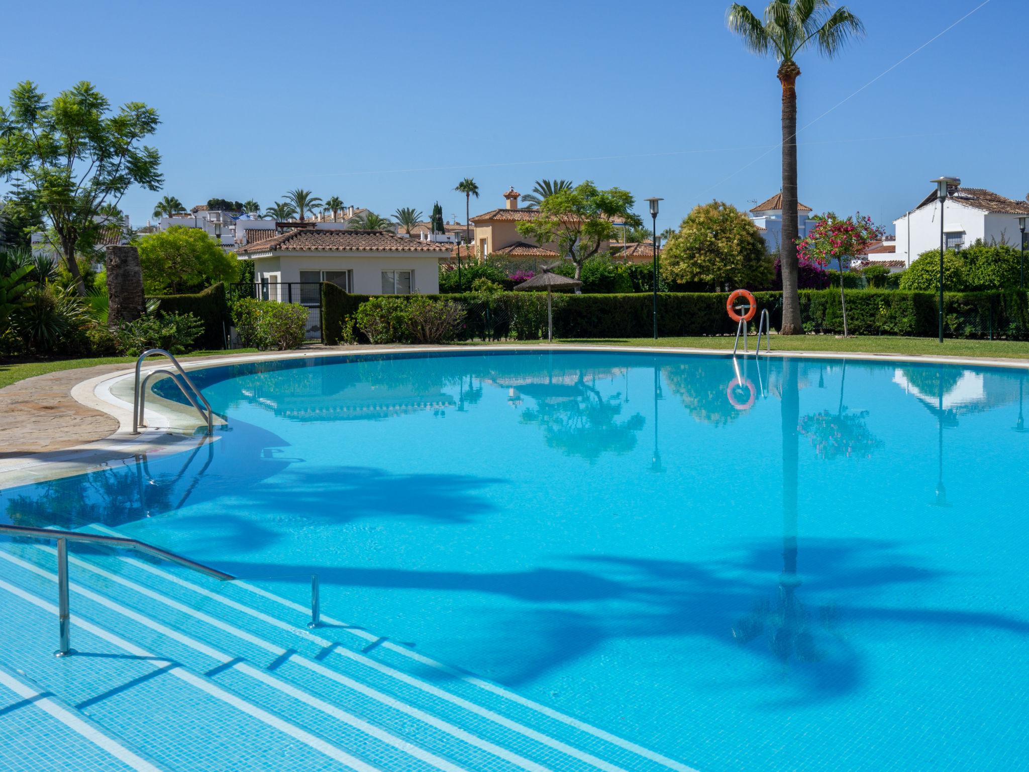 Photo 25 - Appartement de 2 chambres à Marbella avec piscine et vues à la mer