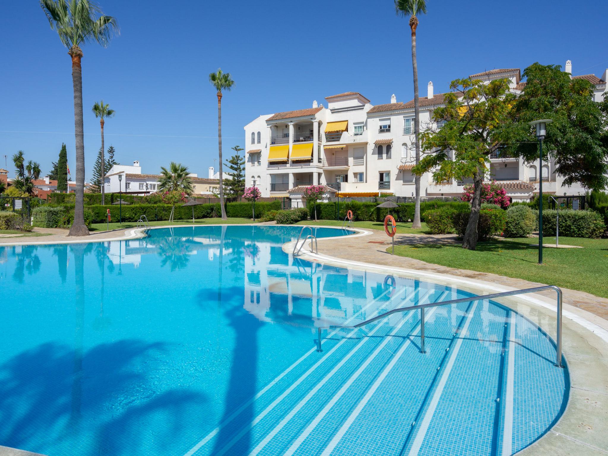 Foto 1 - Apartamento de 2 habitaciones en Marbella con piscina y vistas al mar