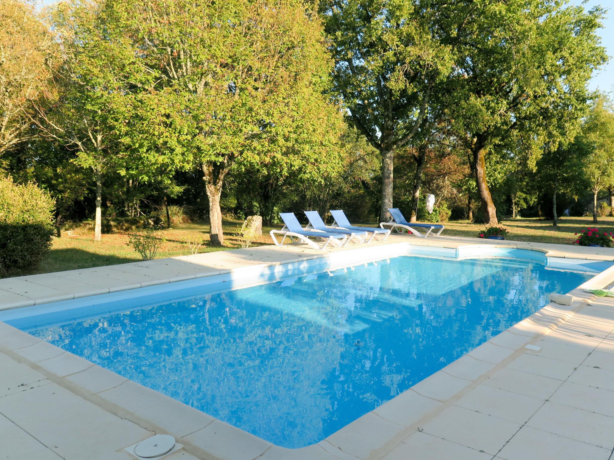 Photo 8 - Maison de 2 chambres à Pontcirq avec piscine privée et terrasse