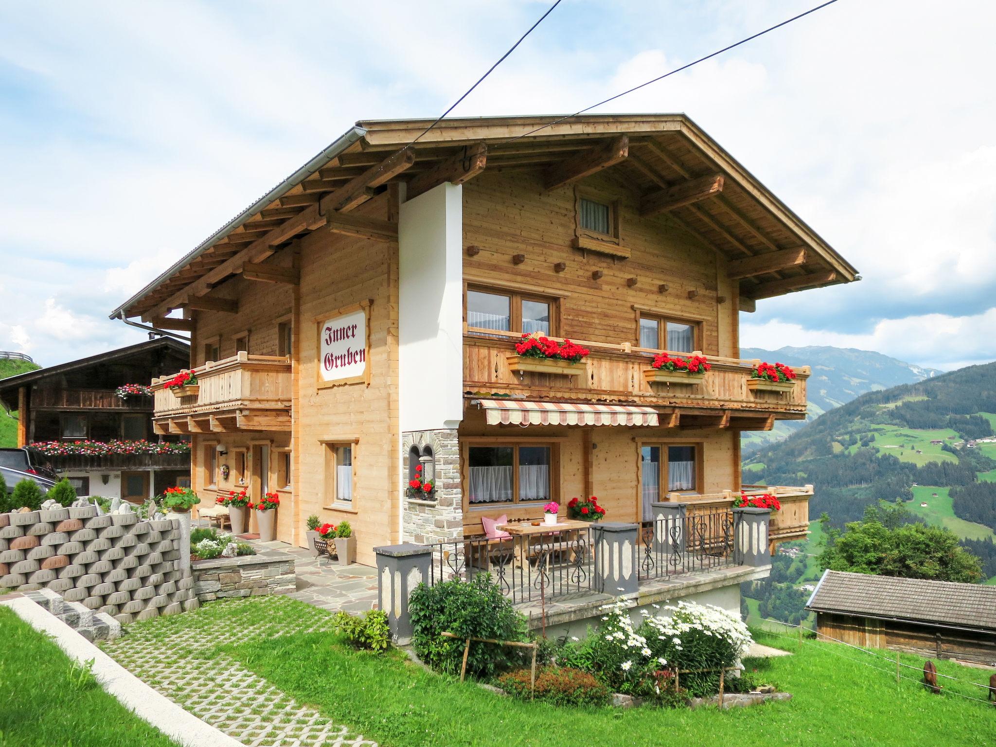 Photo 1 - Appartement de 3 chambres à Hippach avec jardin et vues sur la montagne