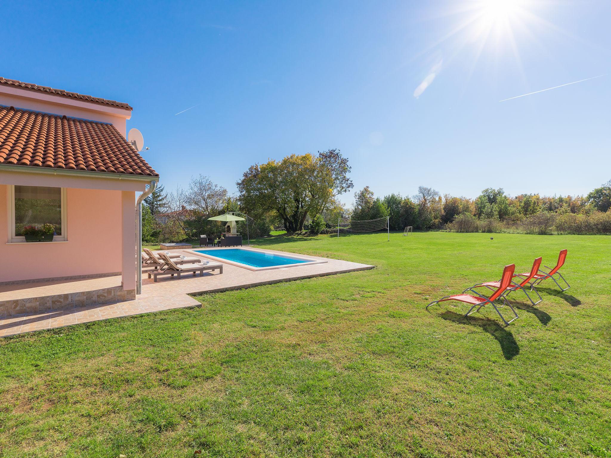 Foto 27 - Casa con 3 camere da letto a Marčana con piscina privata e vista mare