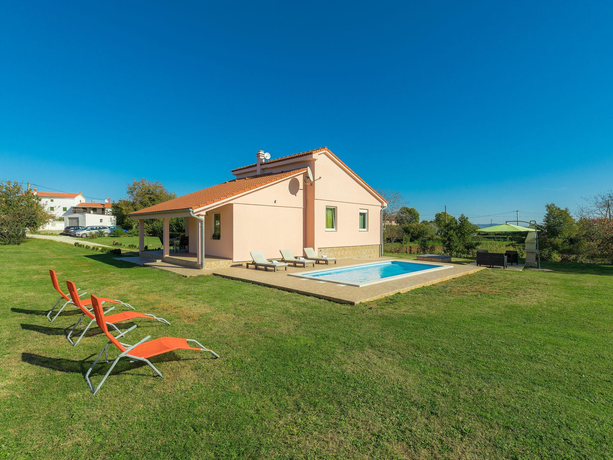 Foto 1 - Casa con 3 camere da letto a Marčana con piscina privata e vista mare