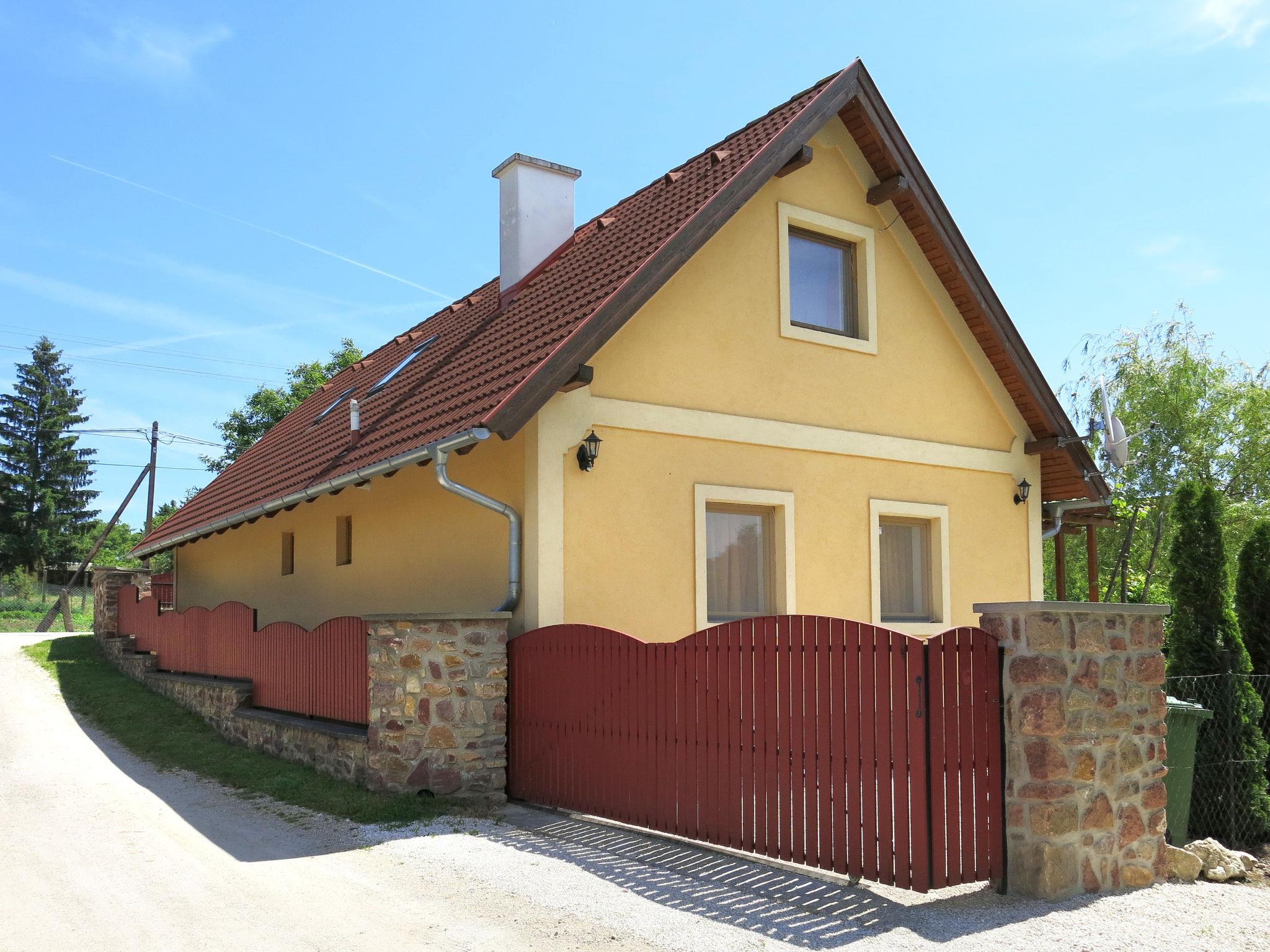 Foto 23 - Casa de 4 quartos em Ábrahámhegy com piscina privada e jardim