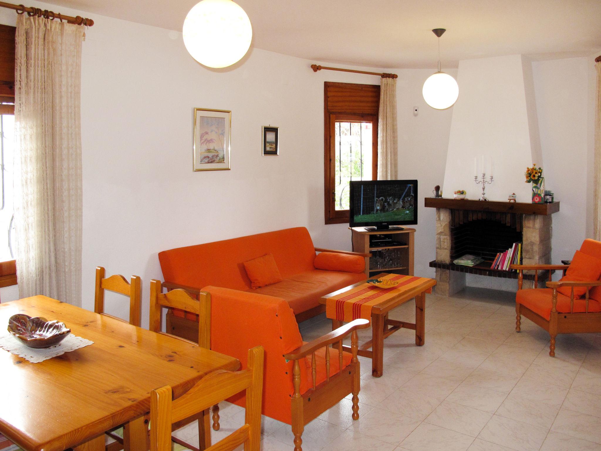 Photo 6 - 2 bedroom House in Mont-roig del Camp with private pool and garden