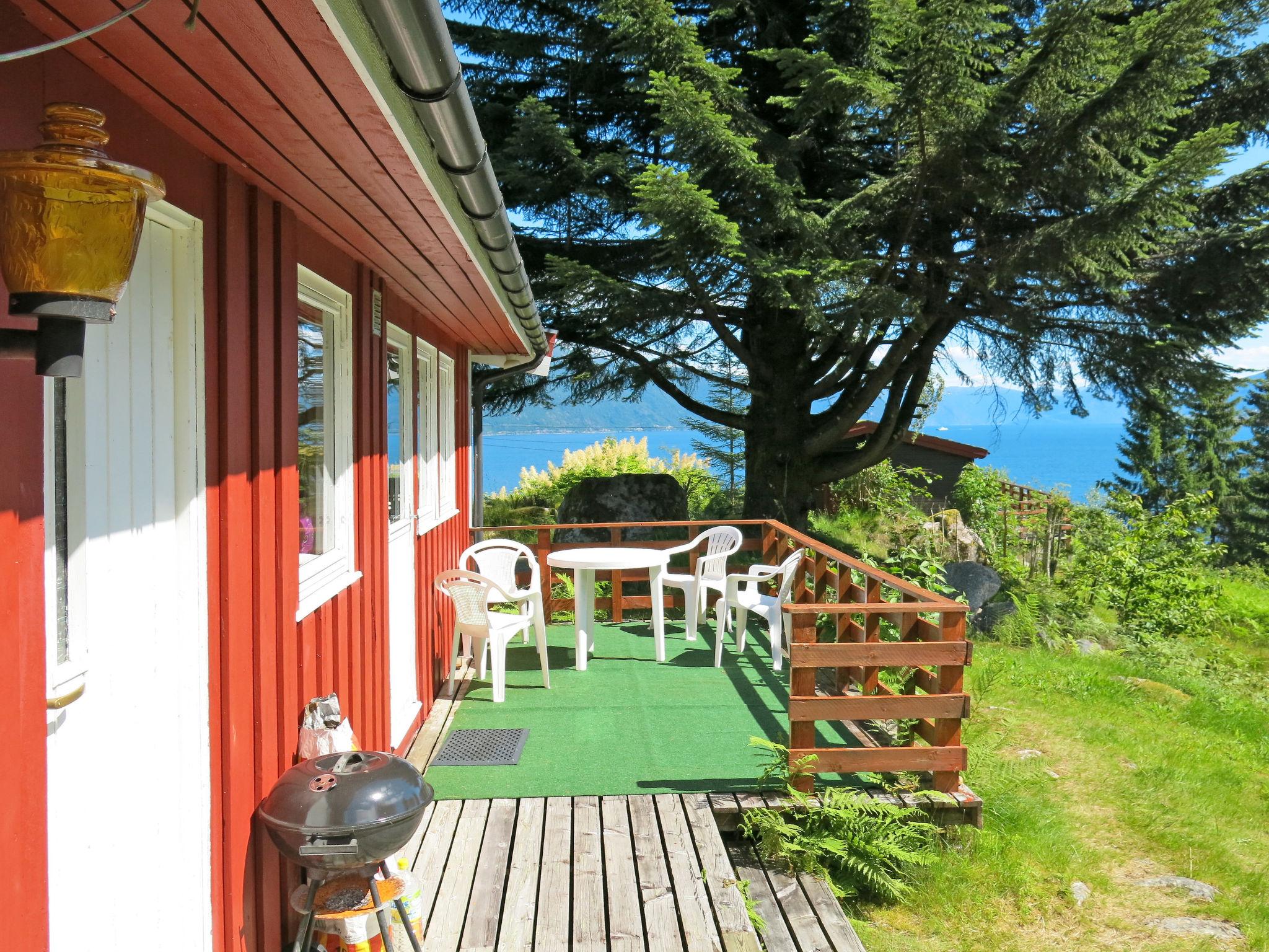 Photo 2 - 2 bedroom House in Balestrand with garden and terrace