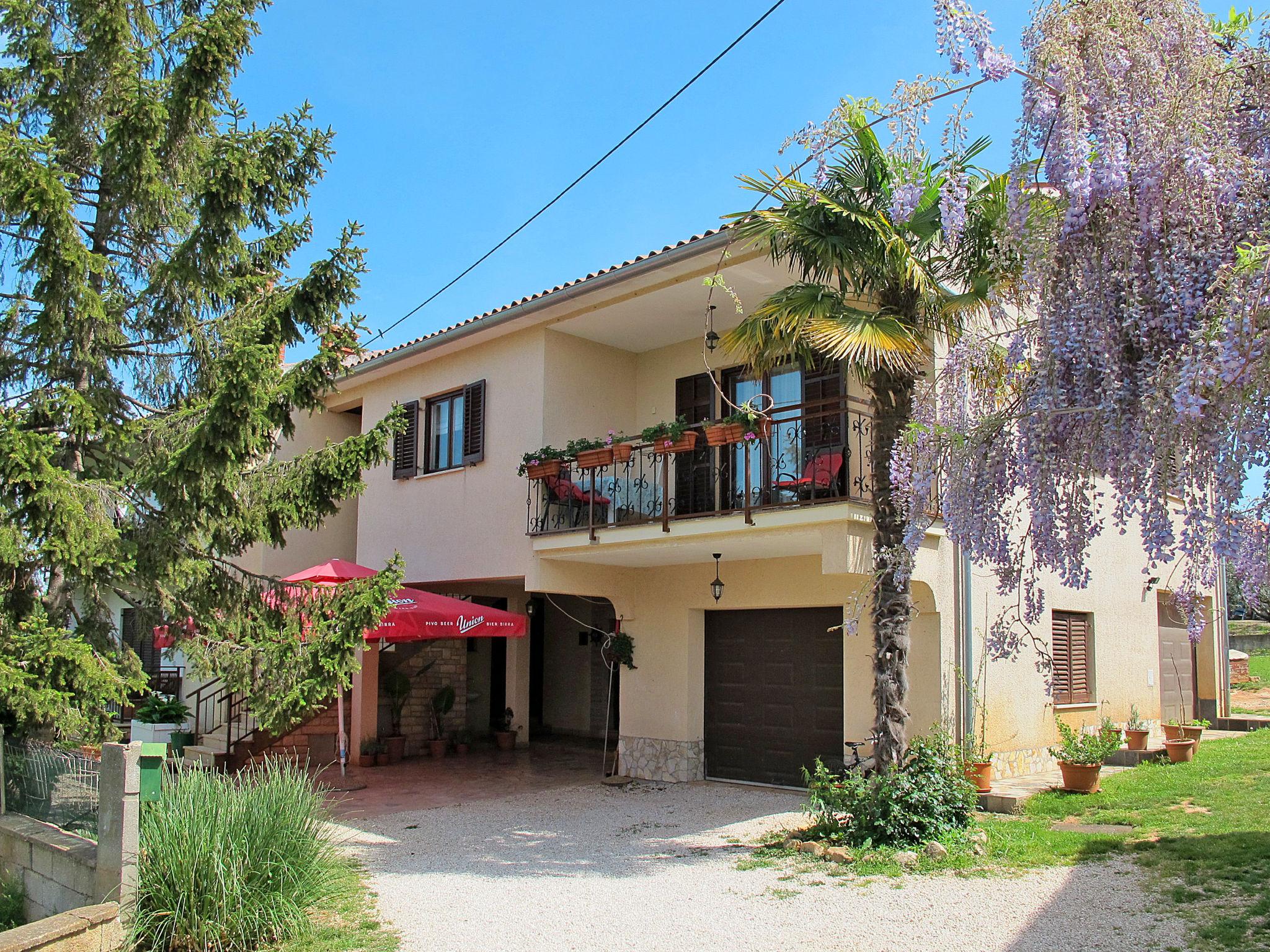 Foto 1 - Apartamento de 1 habitación en Poreč con terraza y vistas al mar