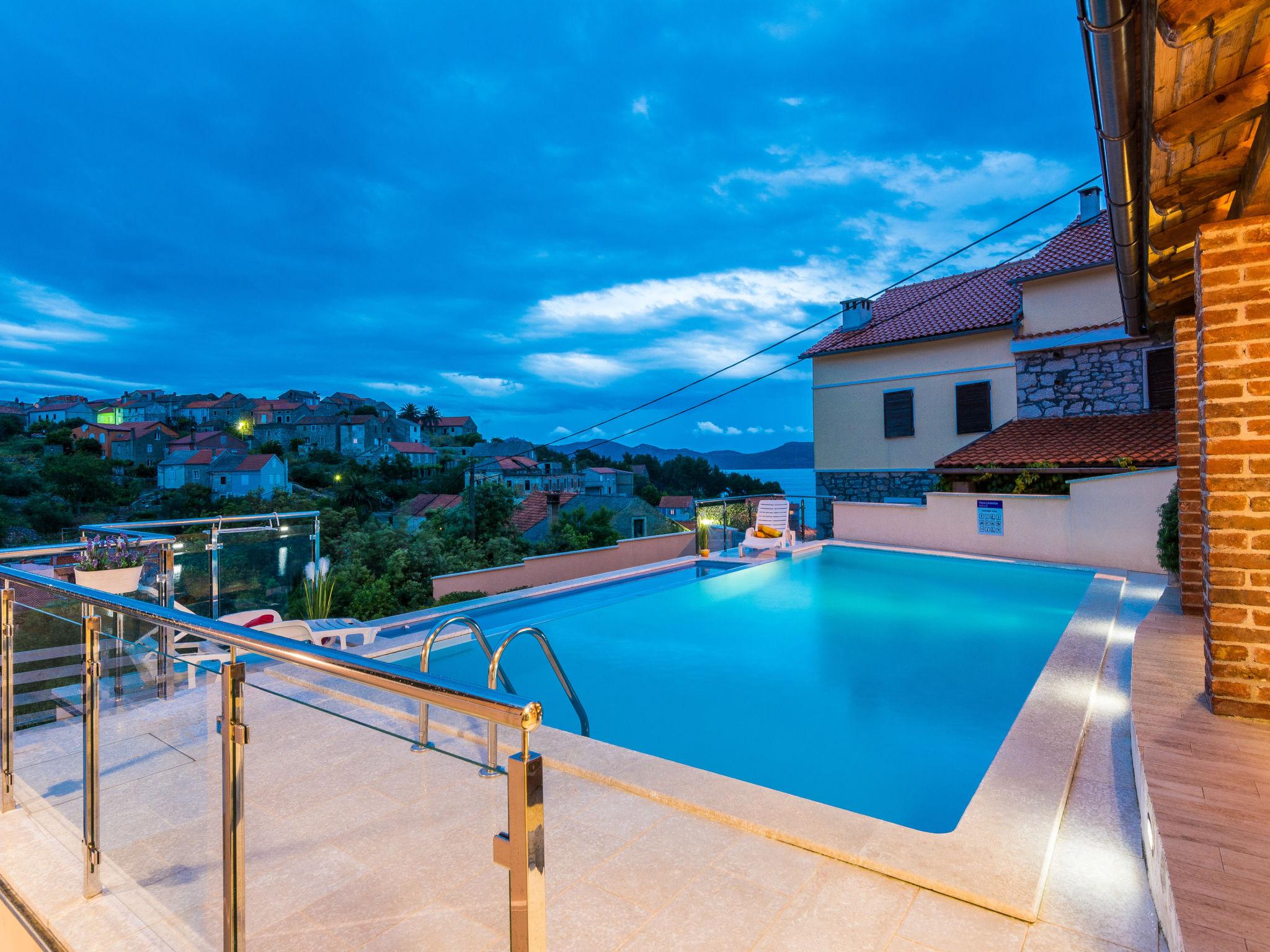 Foto 32 - Casa de 3 quartos em Zadar com piscina privada e terraço