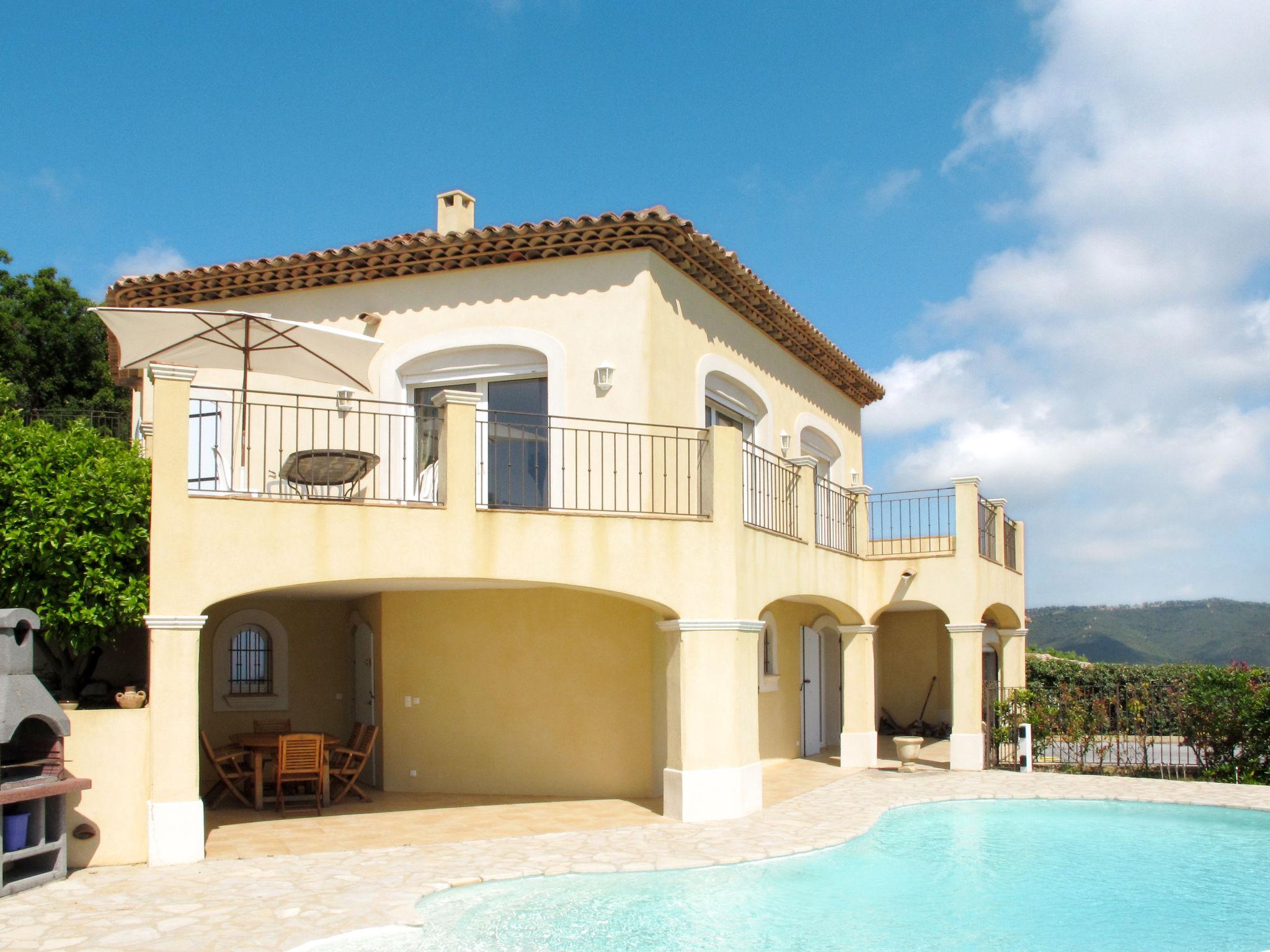 Foto 10 - Apartamento de 2 habitaciones en Roquebrune-sur-Argens con piscina privada y vistas al mar