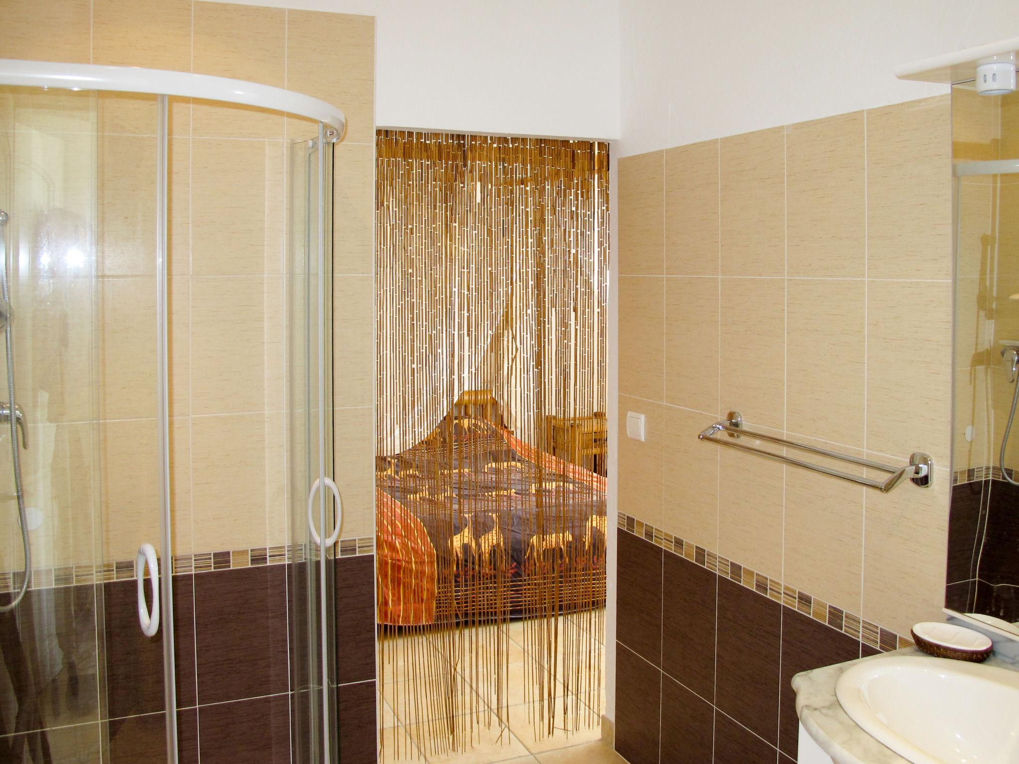 Foto 9 - Appartamento con 2 camere da letto a Roquebrune-sur-Argens con piscina privata e vista mare