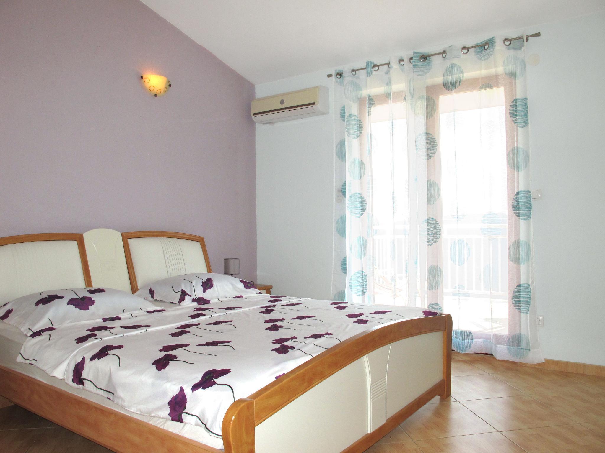 Foto 10 - Apartamento de 2 quartos em Omiš