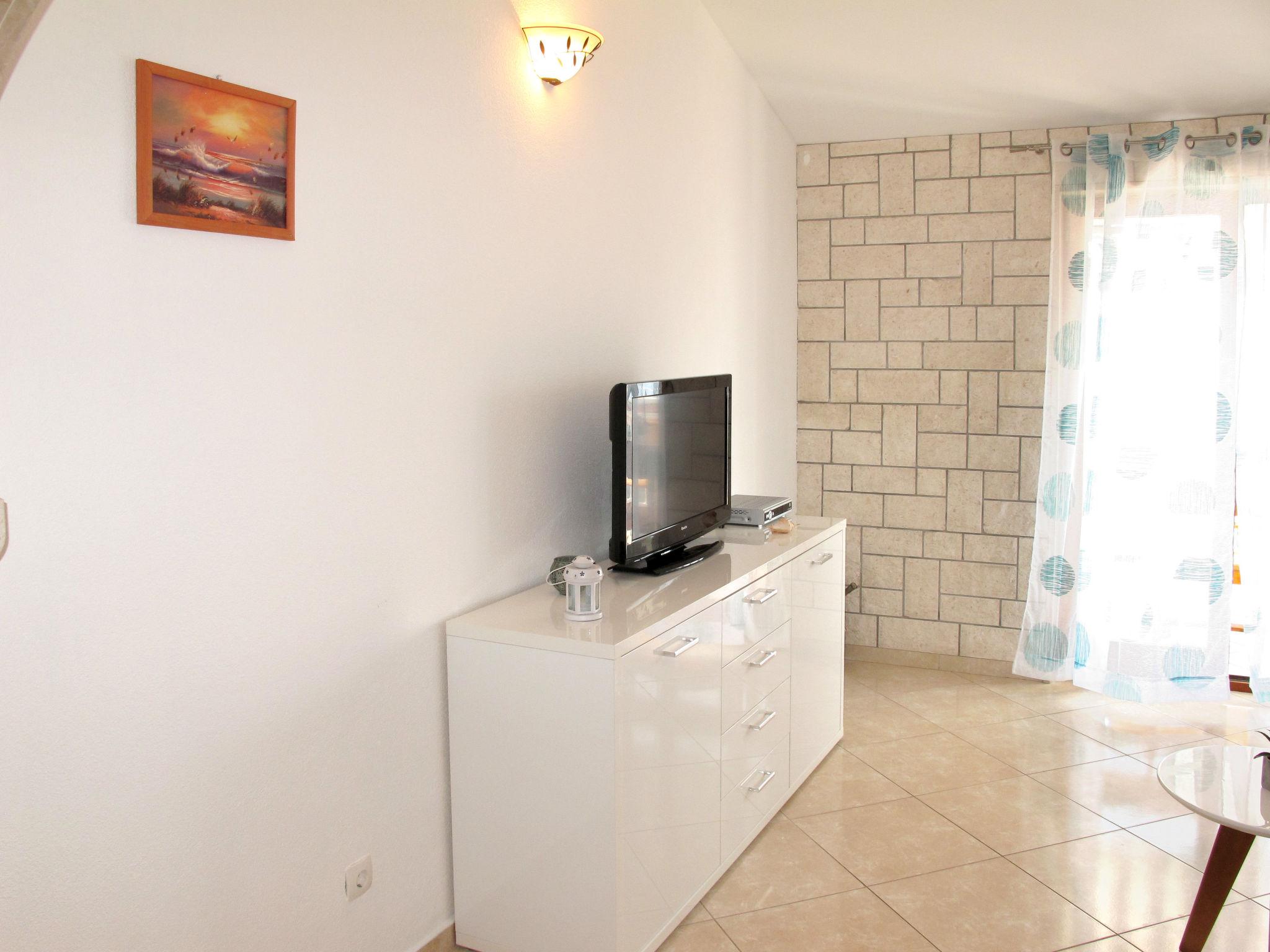 Photo 6 - 2 bedroom Apartment in Omiš with sea view