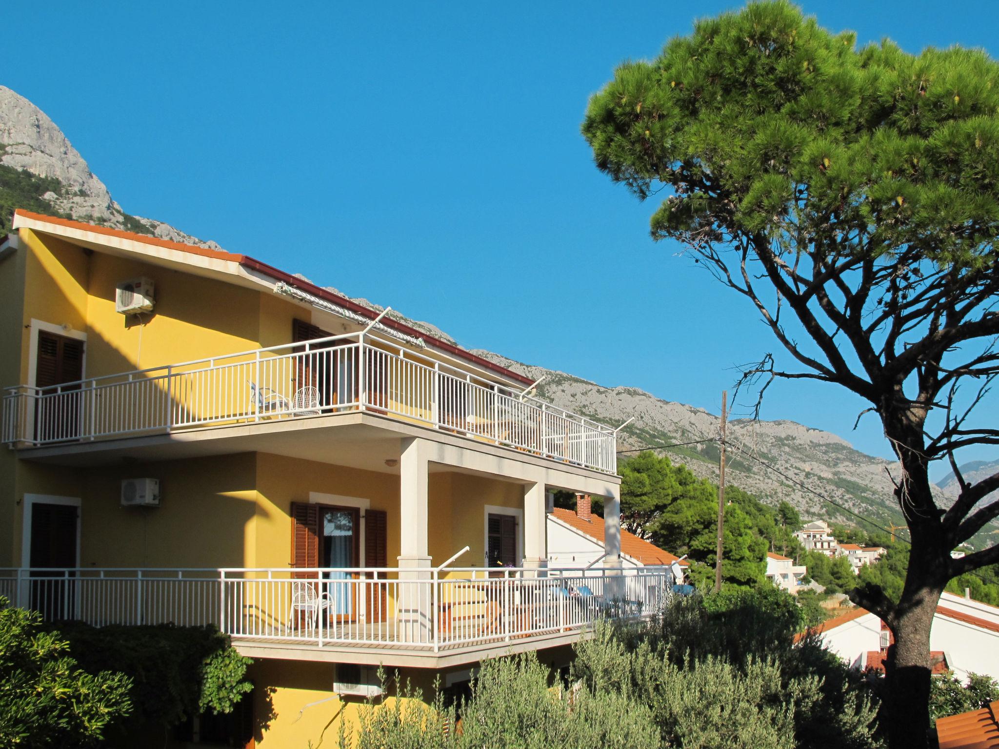 Foto 4 - Appartamento con 2 camere da letto a Omiš con vista mare