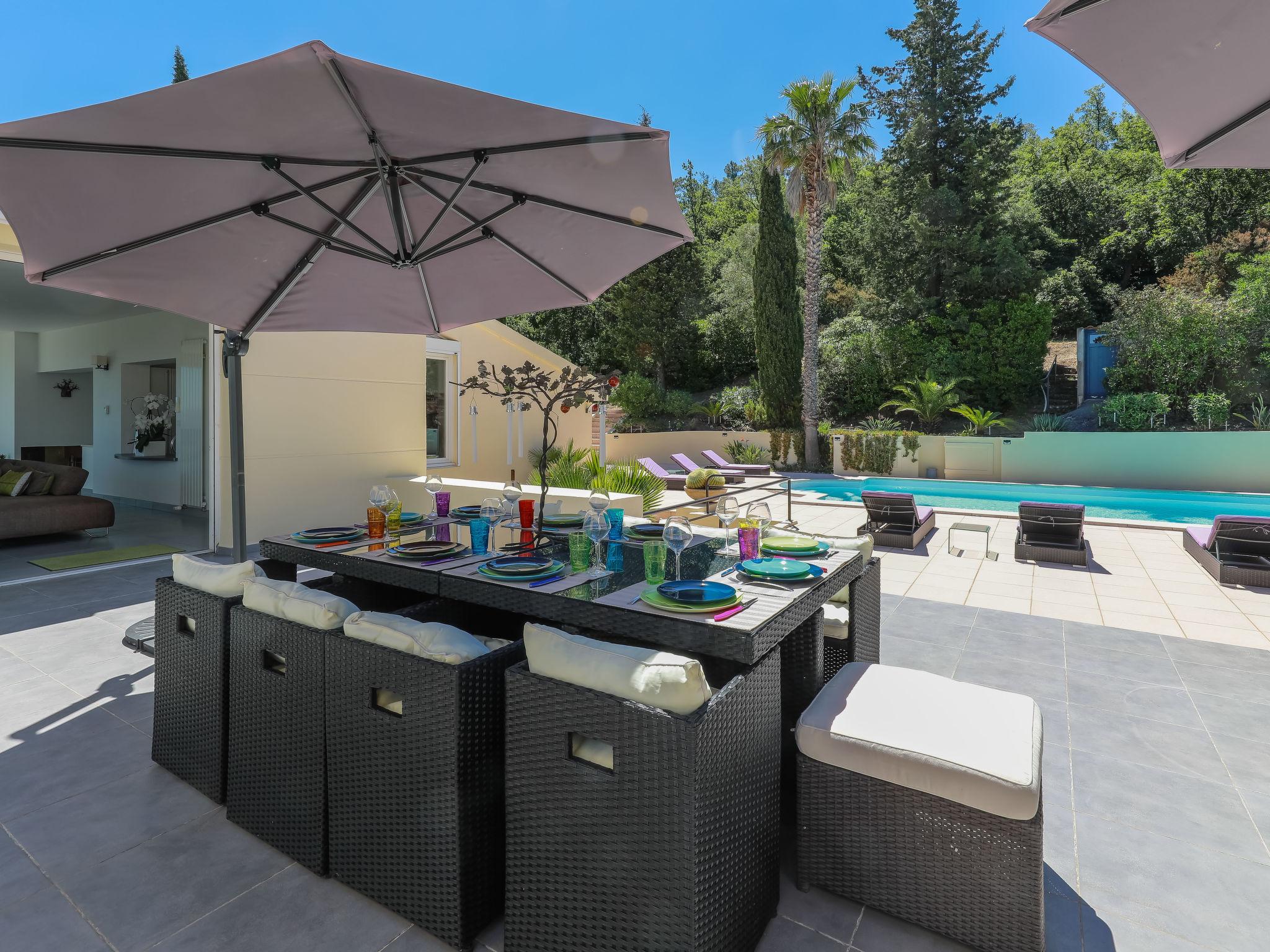 Photo 2 - Maison de 3 chambres à Roquebrune-sur-Argens avec piscine privée et vues à la mer