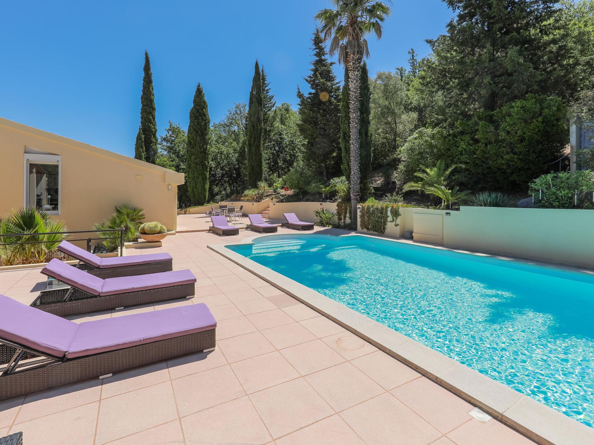 Foto 26 - Casa de 3 quartos em Roquebrune-sur-Argens com piscina privada e vistas do mar
