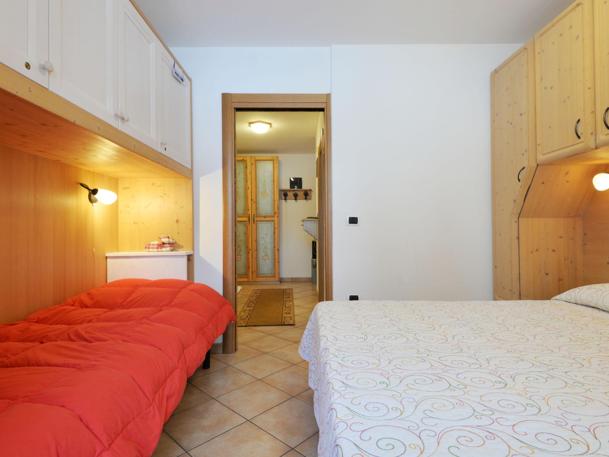 Foto 9 - Appartamento con 2 camere da letto a Canazei con vista sulle montagne
