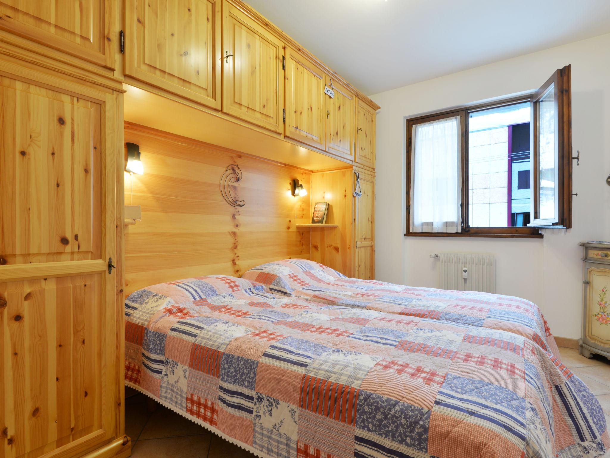Foto 4 - Apartment mit 2 Schlafzimmern in Canazei mit blick auf die berge