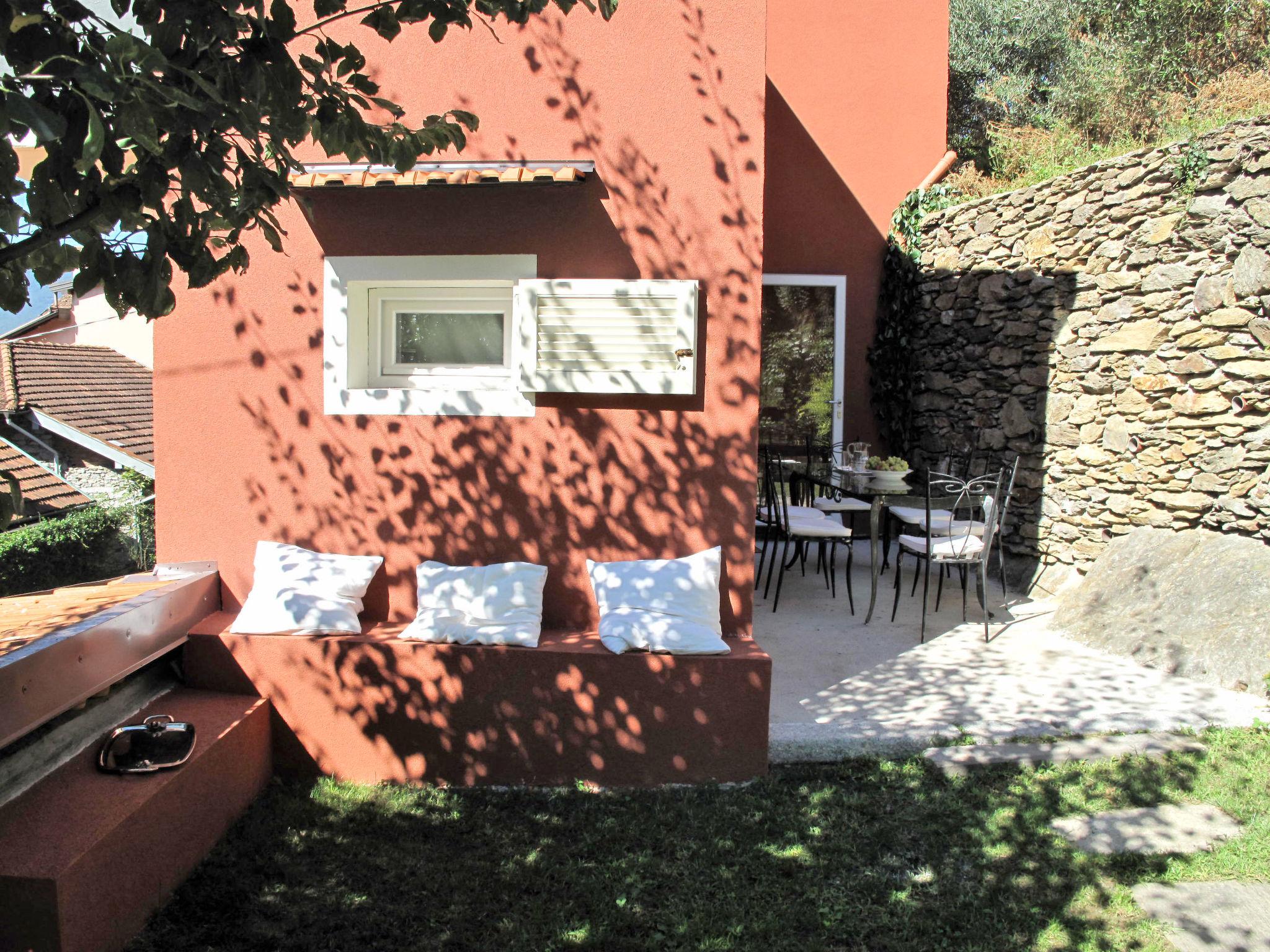 Photo 3 - Maison de 2 chambres à Verbania avec jardin et vues sur la montagne