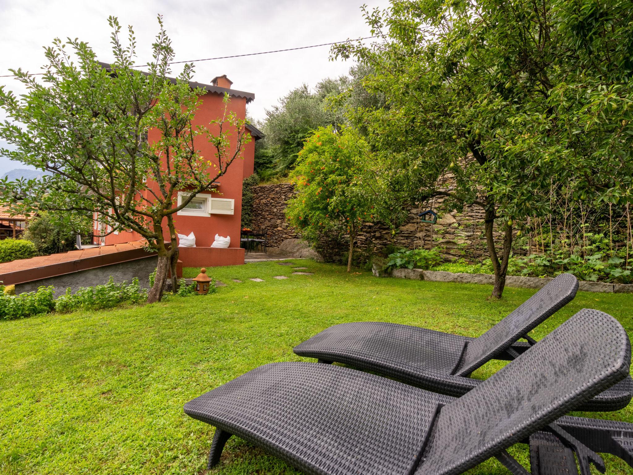 Foto 2 - Casa de 2 quartos em Verbania com jardim e vista para a montanha