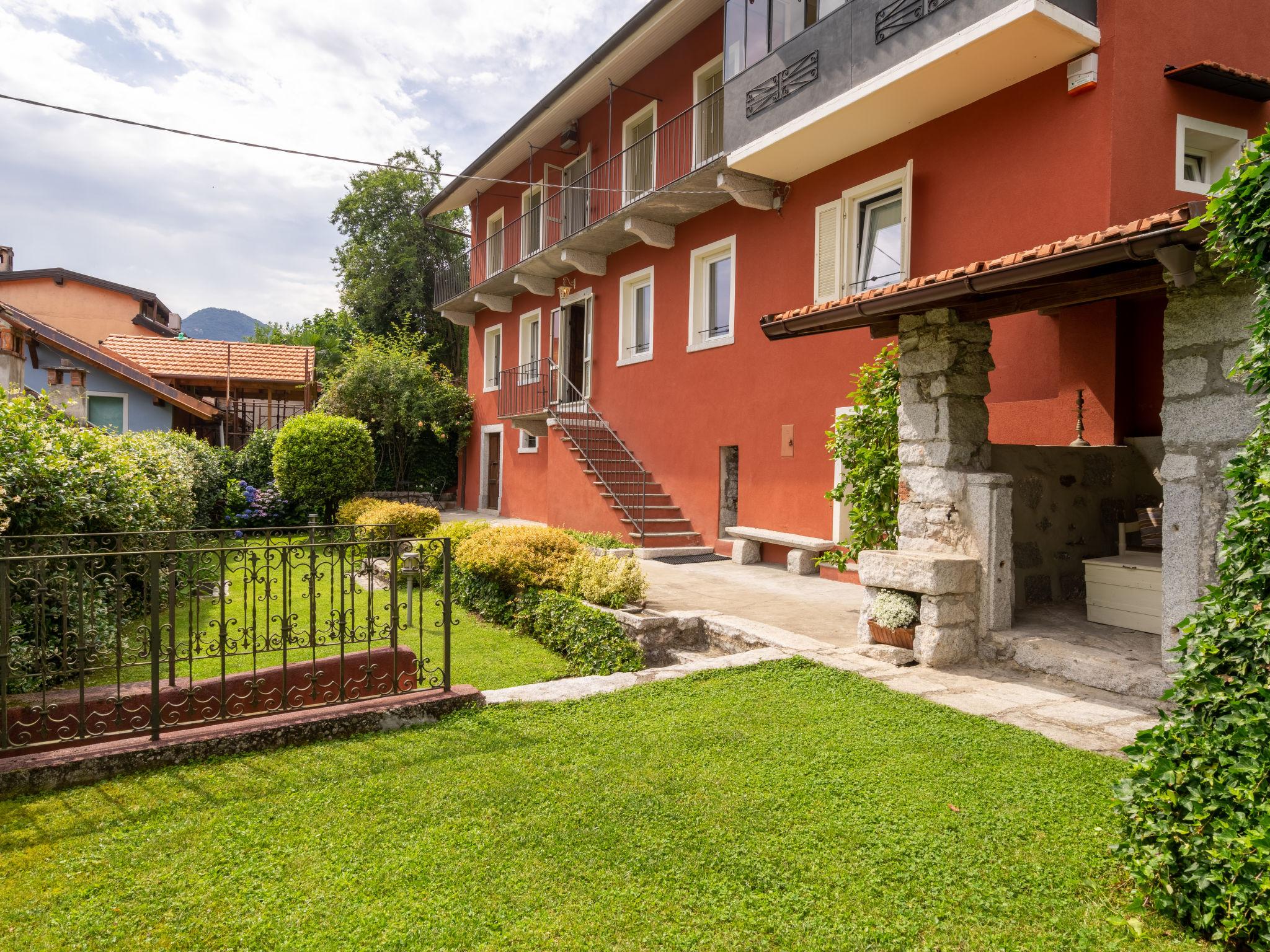 Foto 1 - Casa de 2 habitaciones en Verbania con jardín y vistas a la montaña