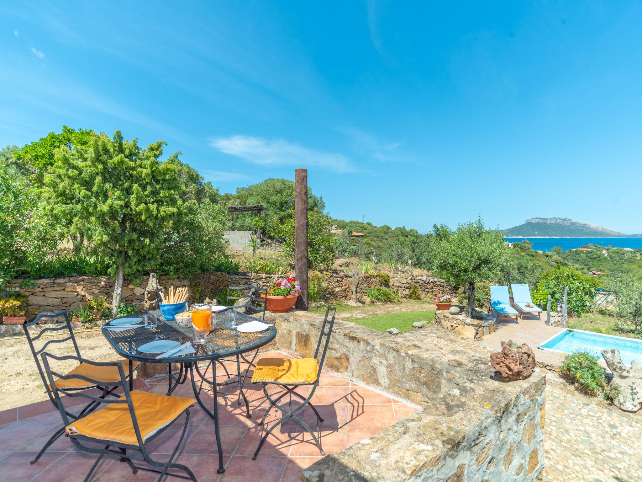 Photo 2 - Maison de 3 chambres à Golfo Aranci avec piscine privée et vues à la mer