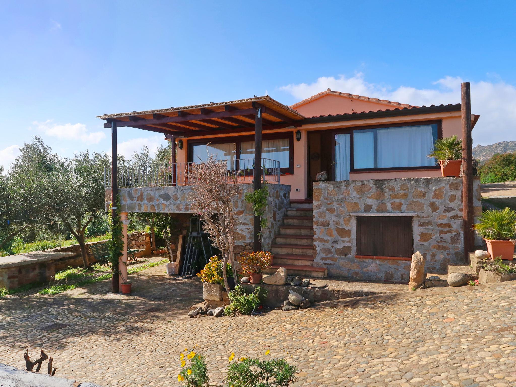 Photo 21 - Maison de 3 chambres à Golfo Aranci avec piscine privée et jardin