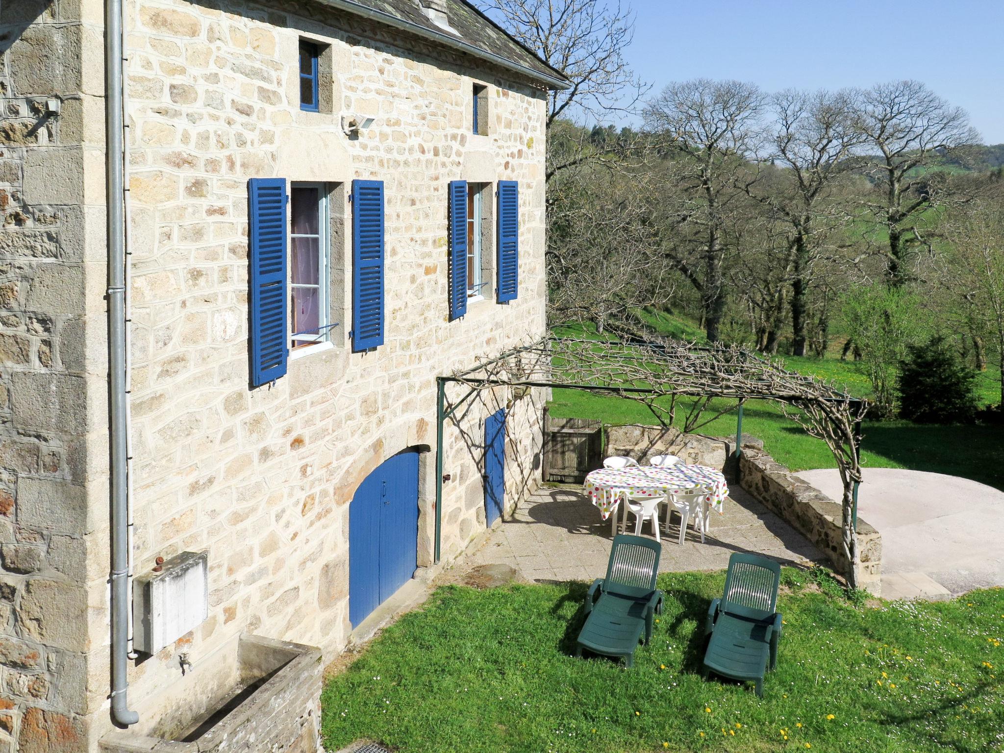 Foto 18 - Casa de 2 quartos em Teyssieu com piscina privada e terraço