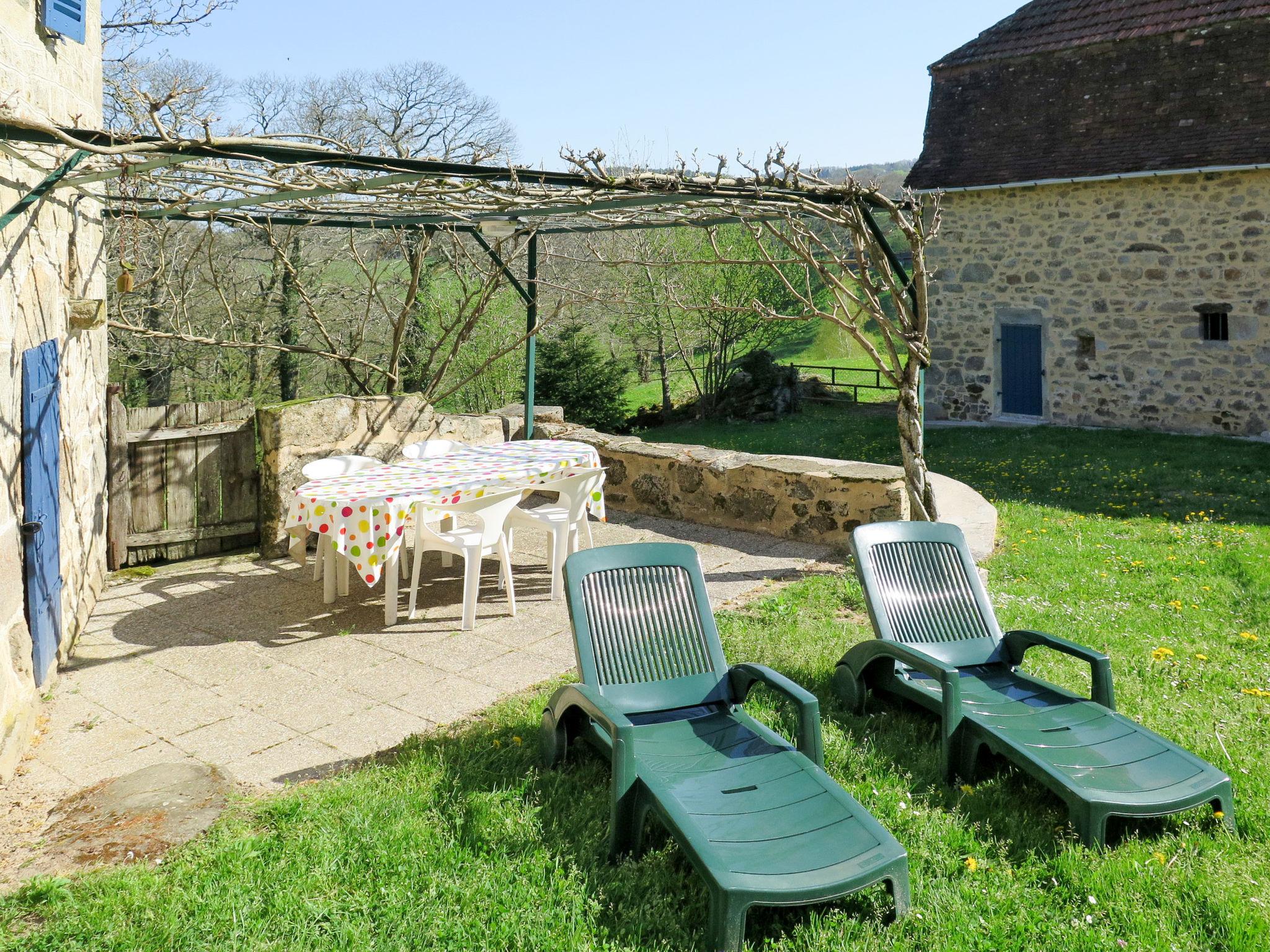 Foto 26 - Casa de 2 quartos em Teyssieu com piscina privada e terraço