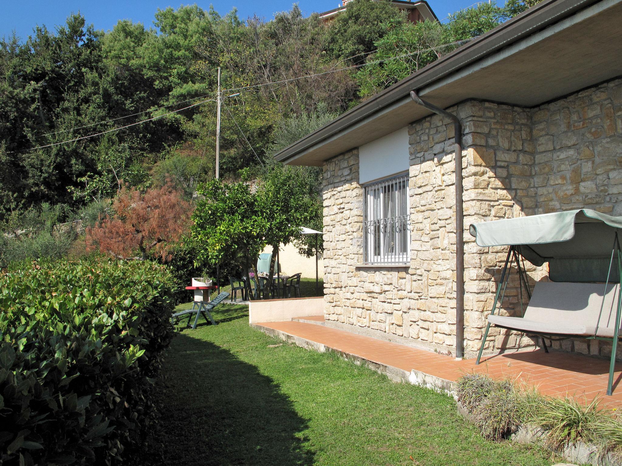 Photo 2 - Maison de 2 chambres à Massarosa avec jardin et vues à la mer