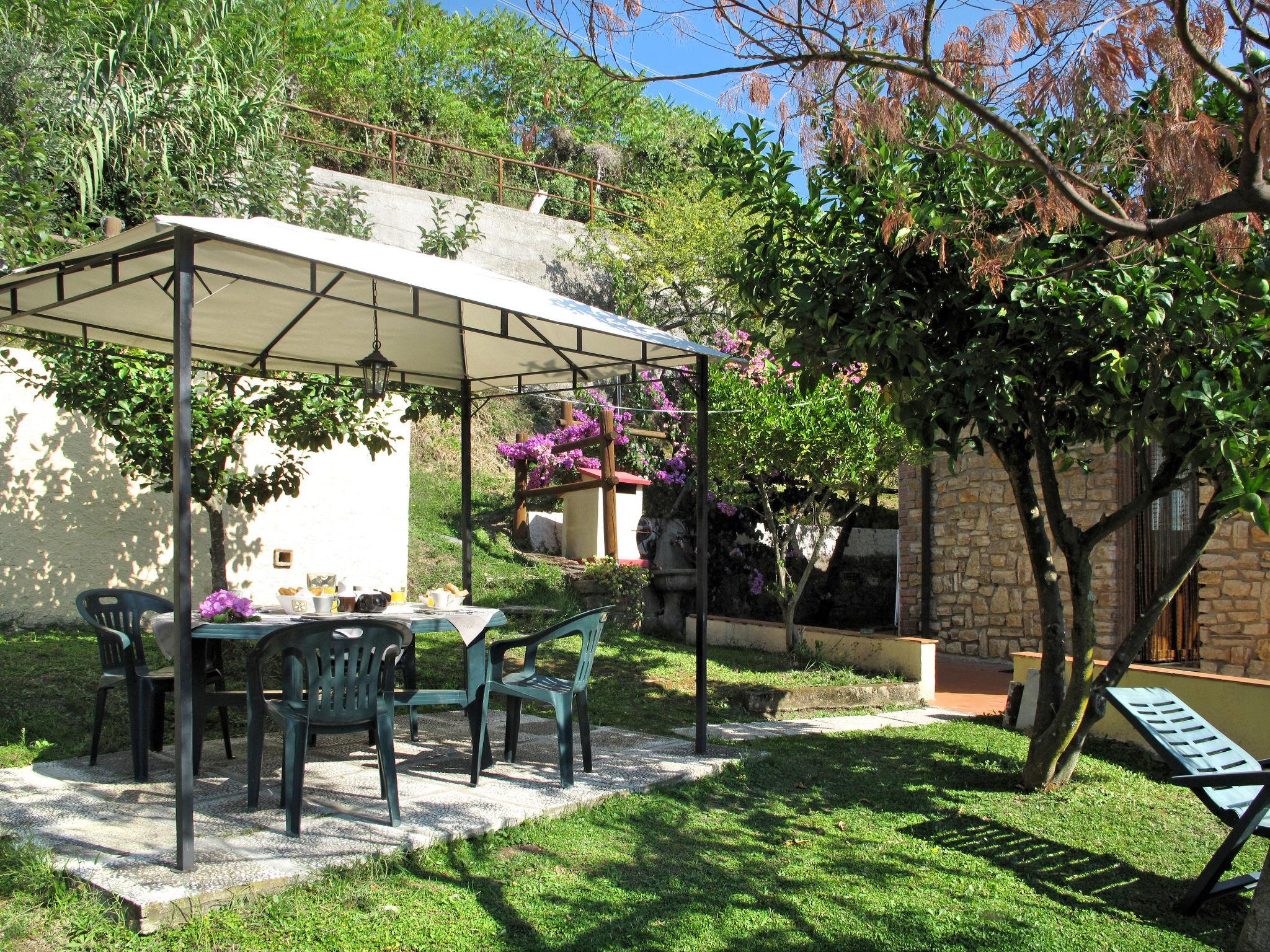 Photo 4 - Maison de 2 chambres à Massarosa avec jardin et terrasse