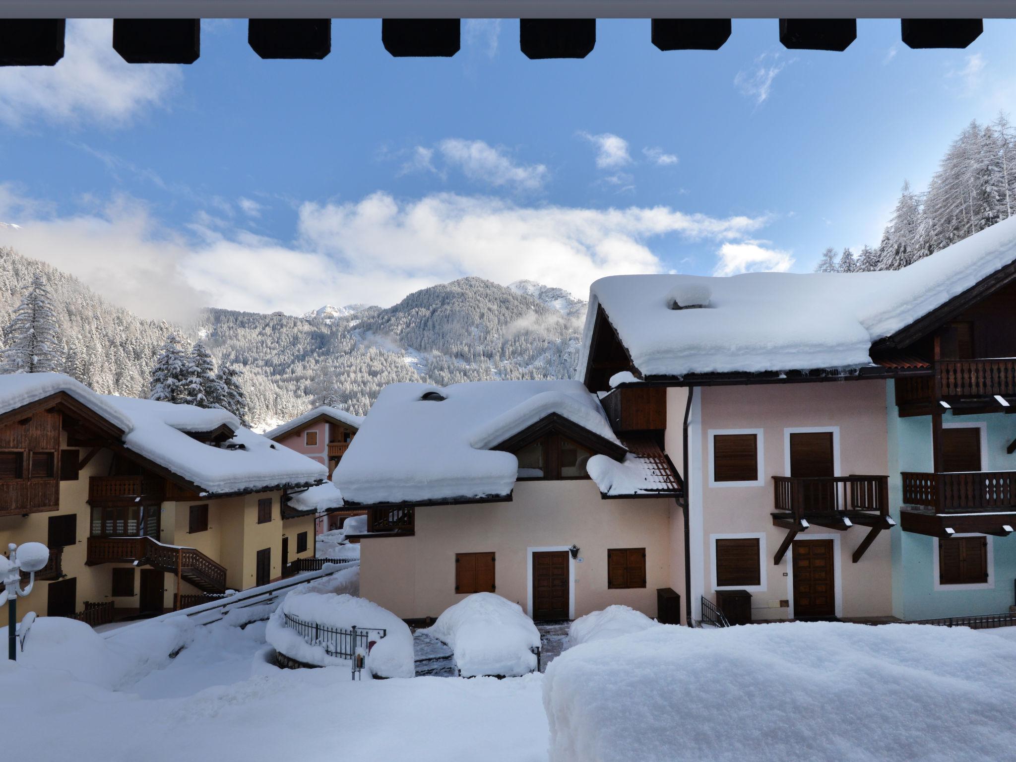 Foto 11 - Apartamento de 1 habitación en Campitello di Fassa con vistas a la montaña