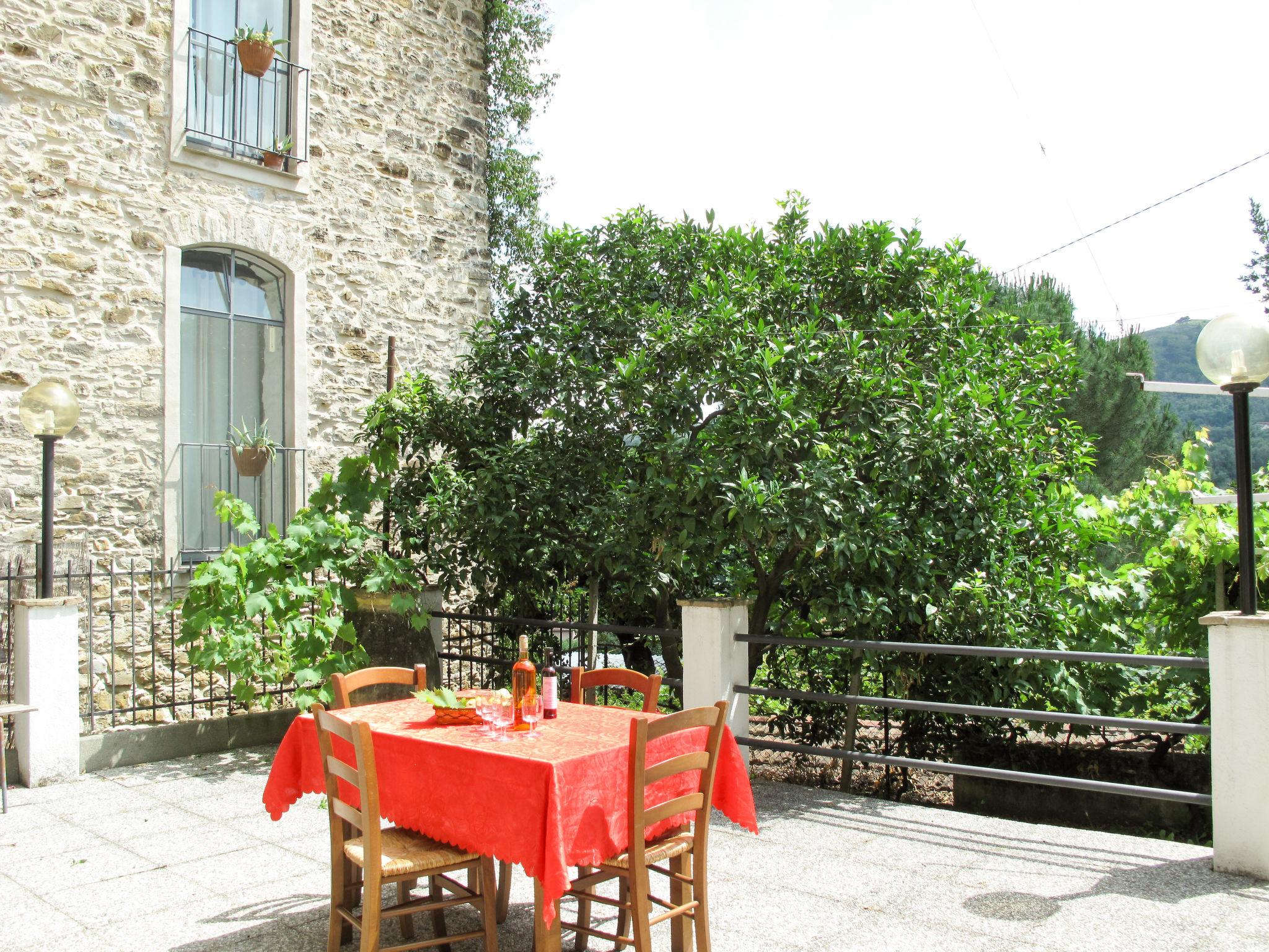 Photo 1 - Maison de 2 chambres à Dolcedo avec jardin et terrasse