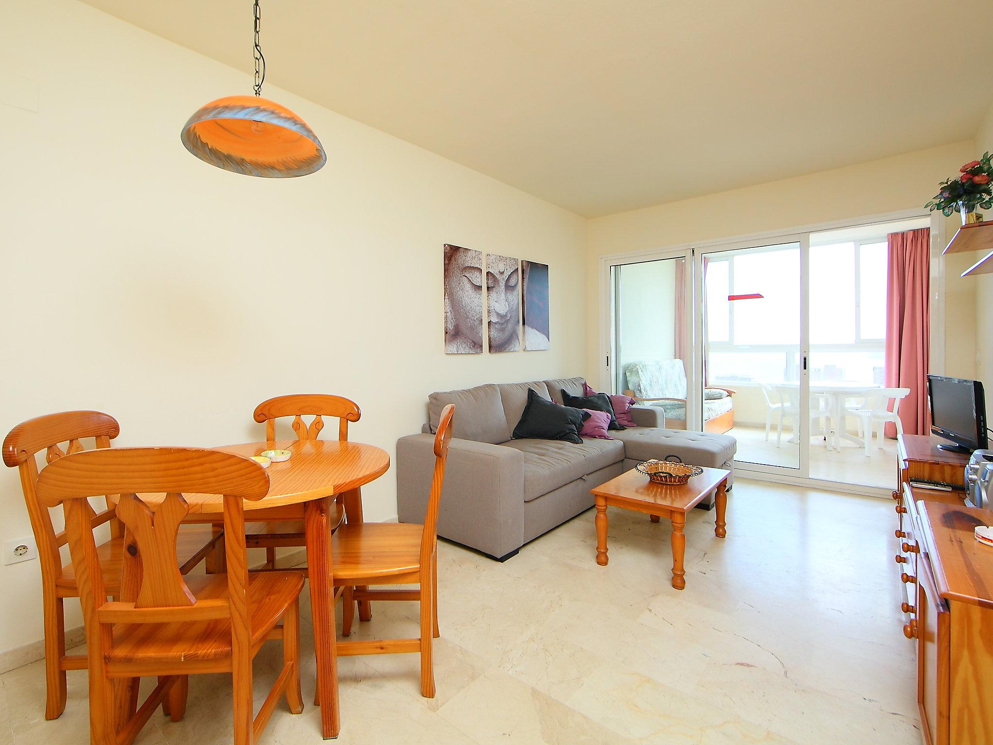 Foto 7 - Apartment mit 1 Schlafzimmer in Benidorm mit schwimmbad und garten