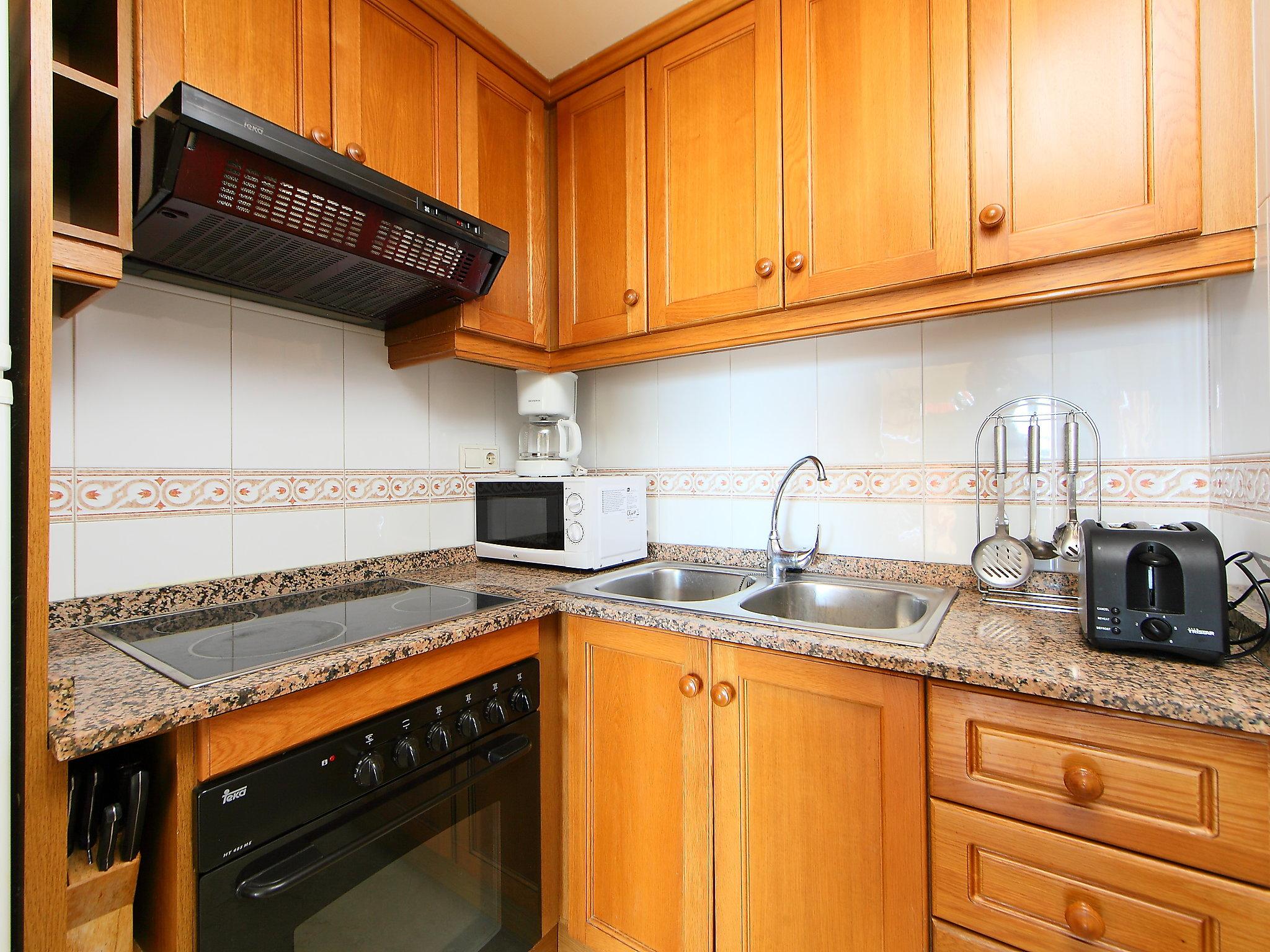 Photo 8 - 1 bedroom Apartment in Benidorm with swimming pool and garden
