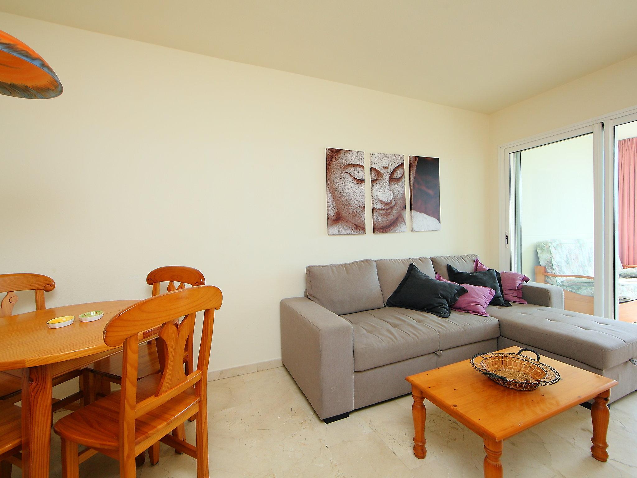 Photo 2 - 1 bedroom Apartment in Benidorm with swimming pool and garden