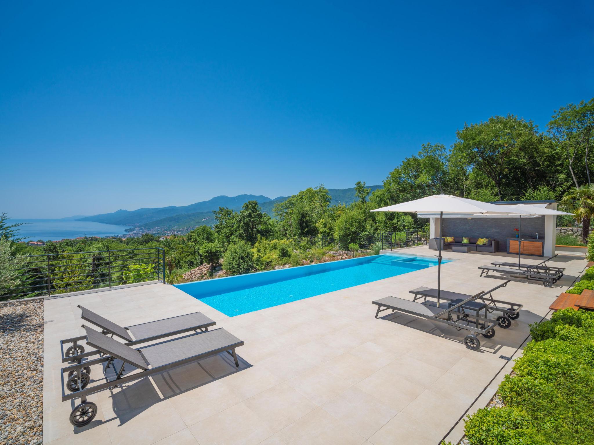 Foto 2 - Casa de 4 quartos em Kastav com piscina privada e terraço