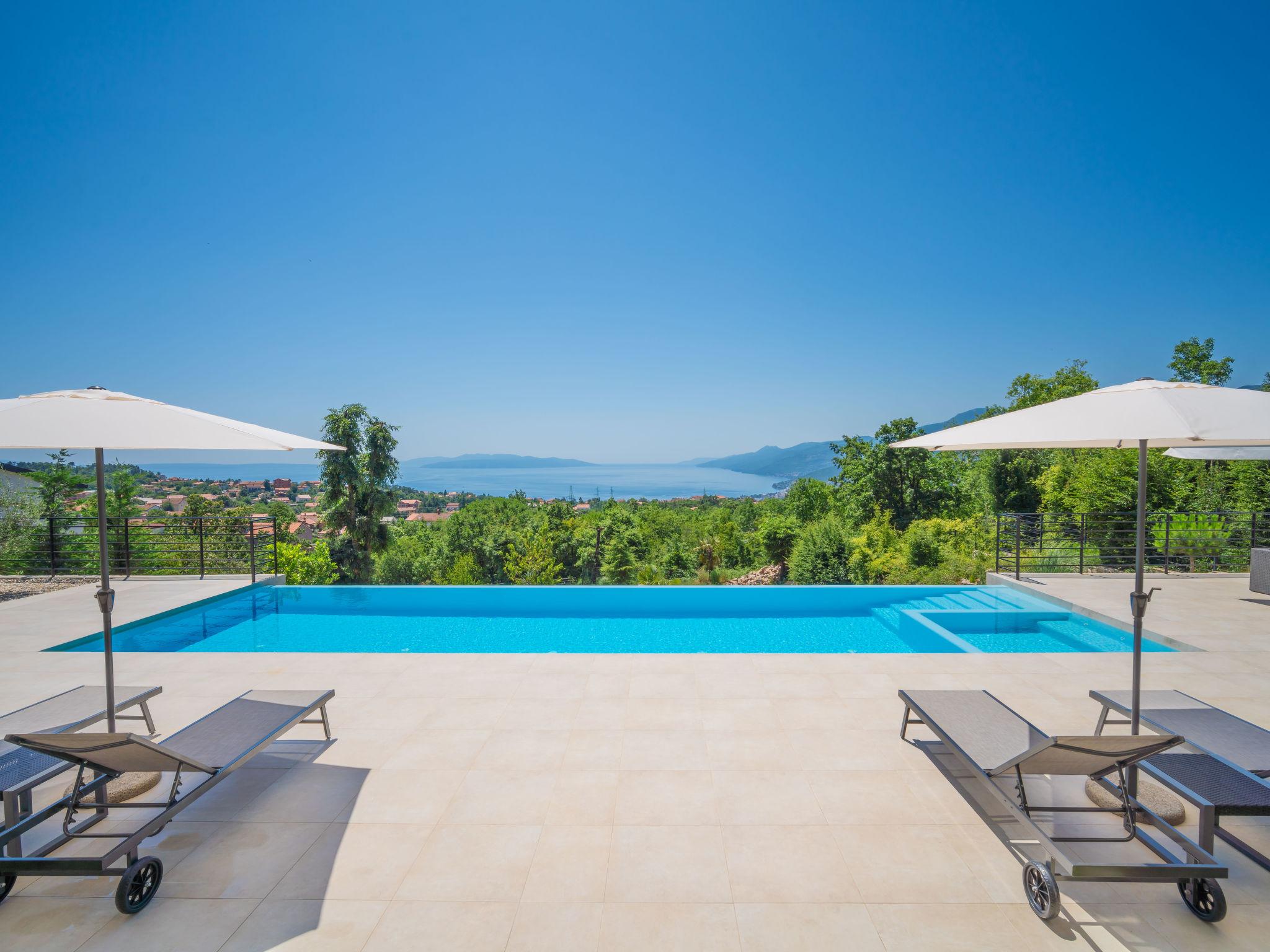 Photo 1 - Maison de 4 chambres à Kastav avec piscine privée et jardin