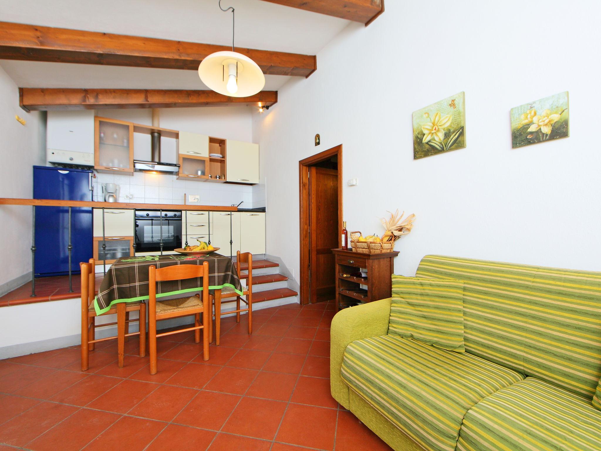 Foto 4 - Apartment mit 1 Schlafzimmer in Bucine mit schwimmbad und terrasse