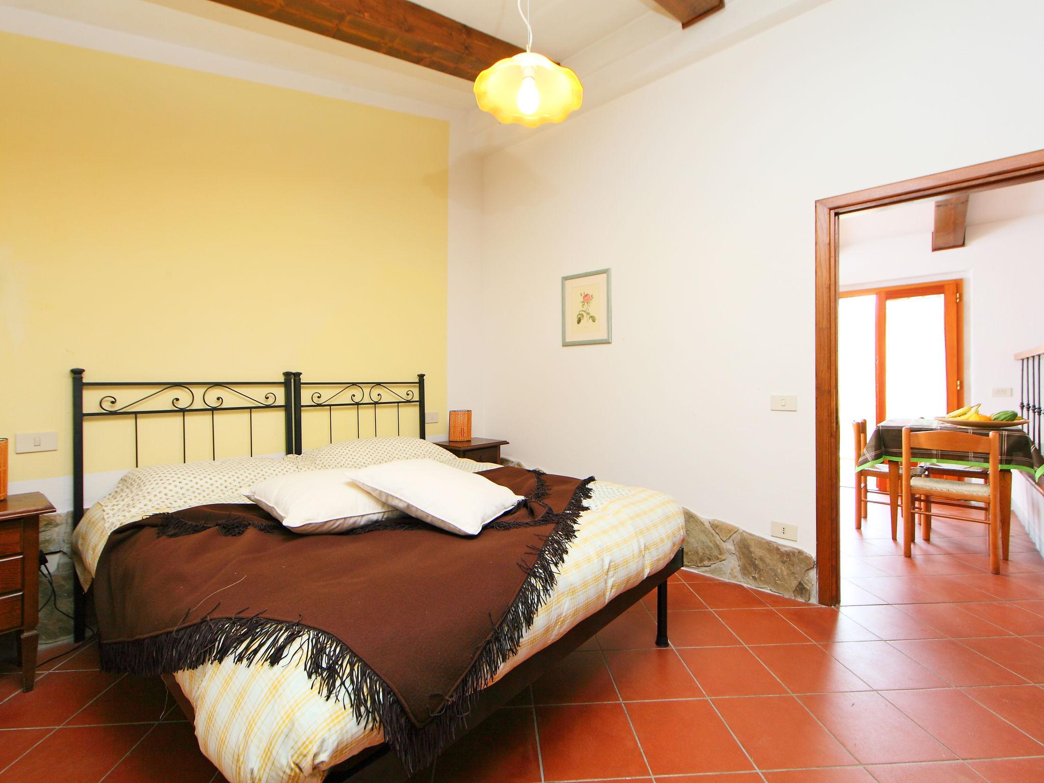 Foto 13 - Apartment mit 1 Schlafzimmer in Bucine mit schwimmbad und terrasse
