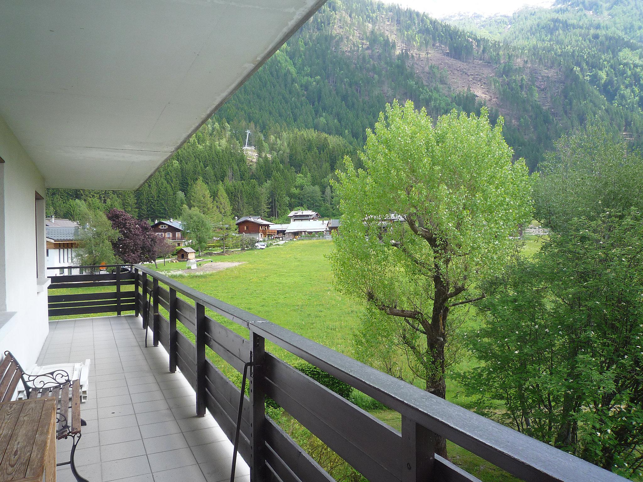 Foto 15 - Appartamento con 2 camere da letto a Chamonix-Mont-Blanc con vista sulle montagne