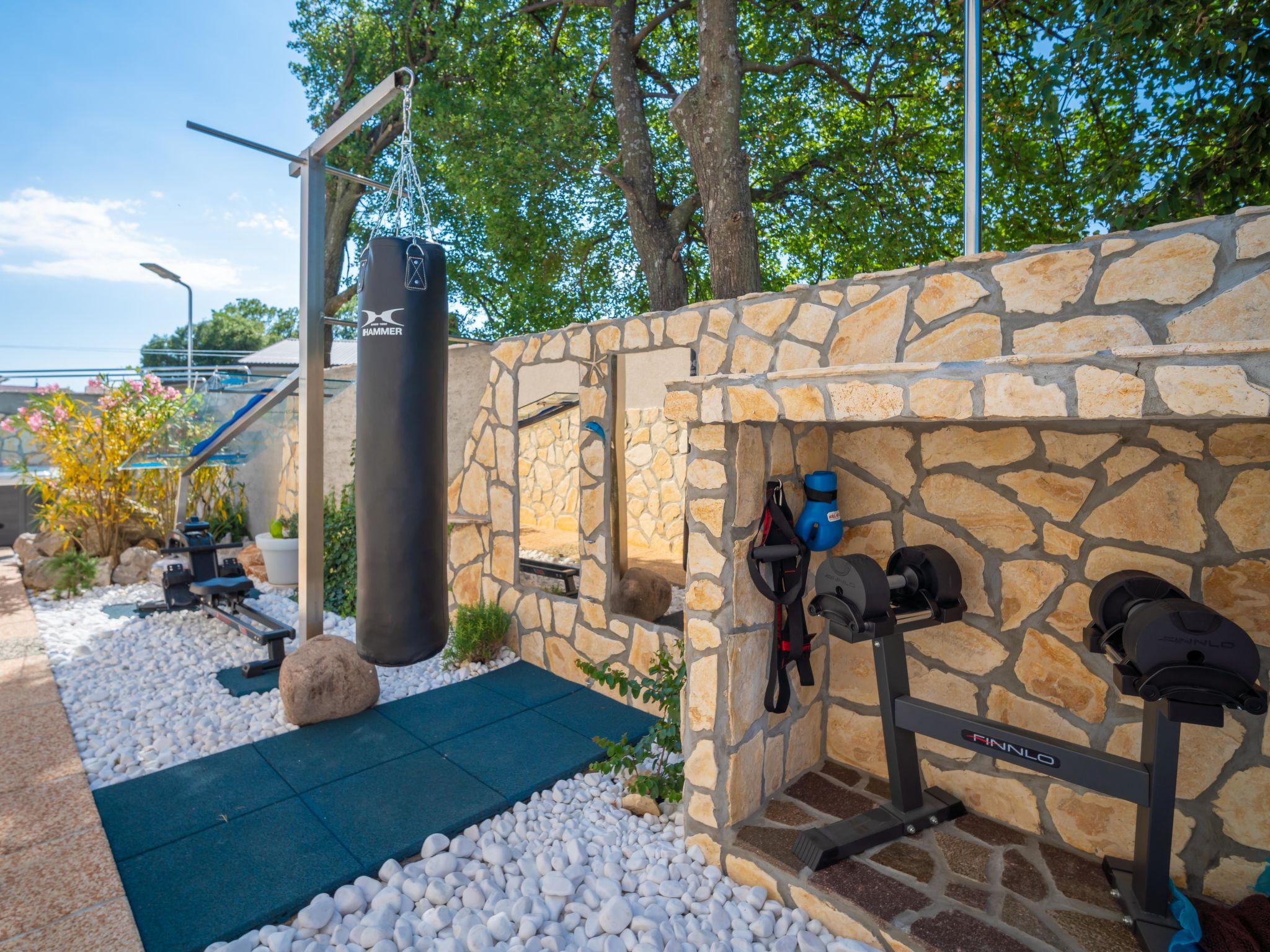 Photo 18 - Maison de 4 chambres à Novi Vinodolski avec piscine privée et terrasse