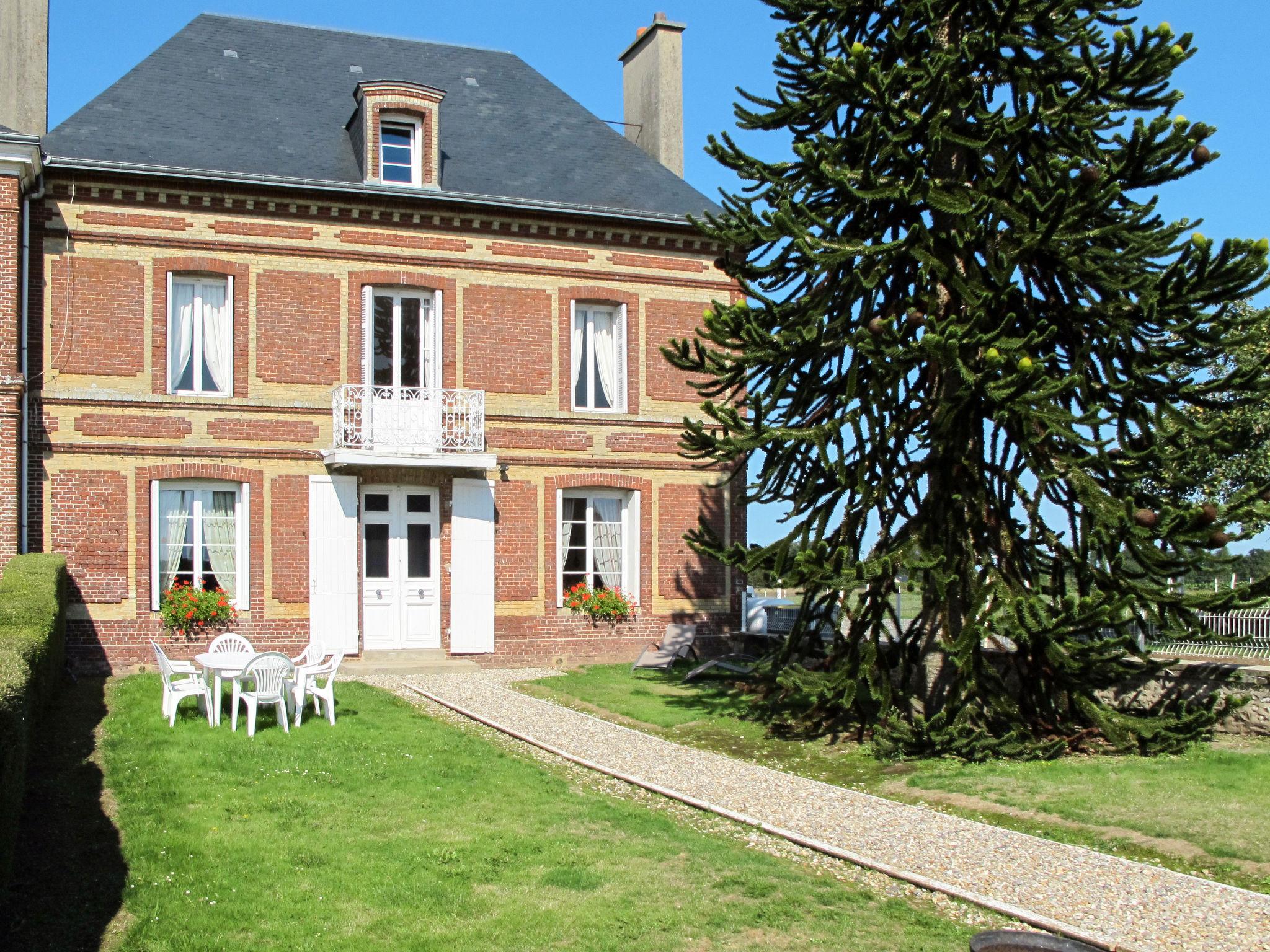 Photo 1 - Maison de 3 chambres à Colleville avec jardin et vues à la mer