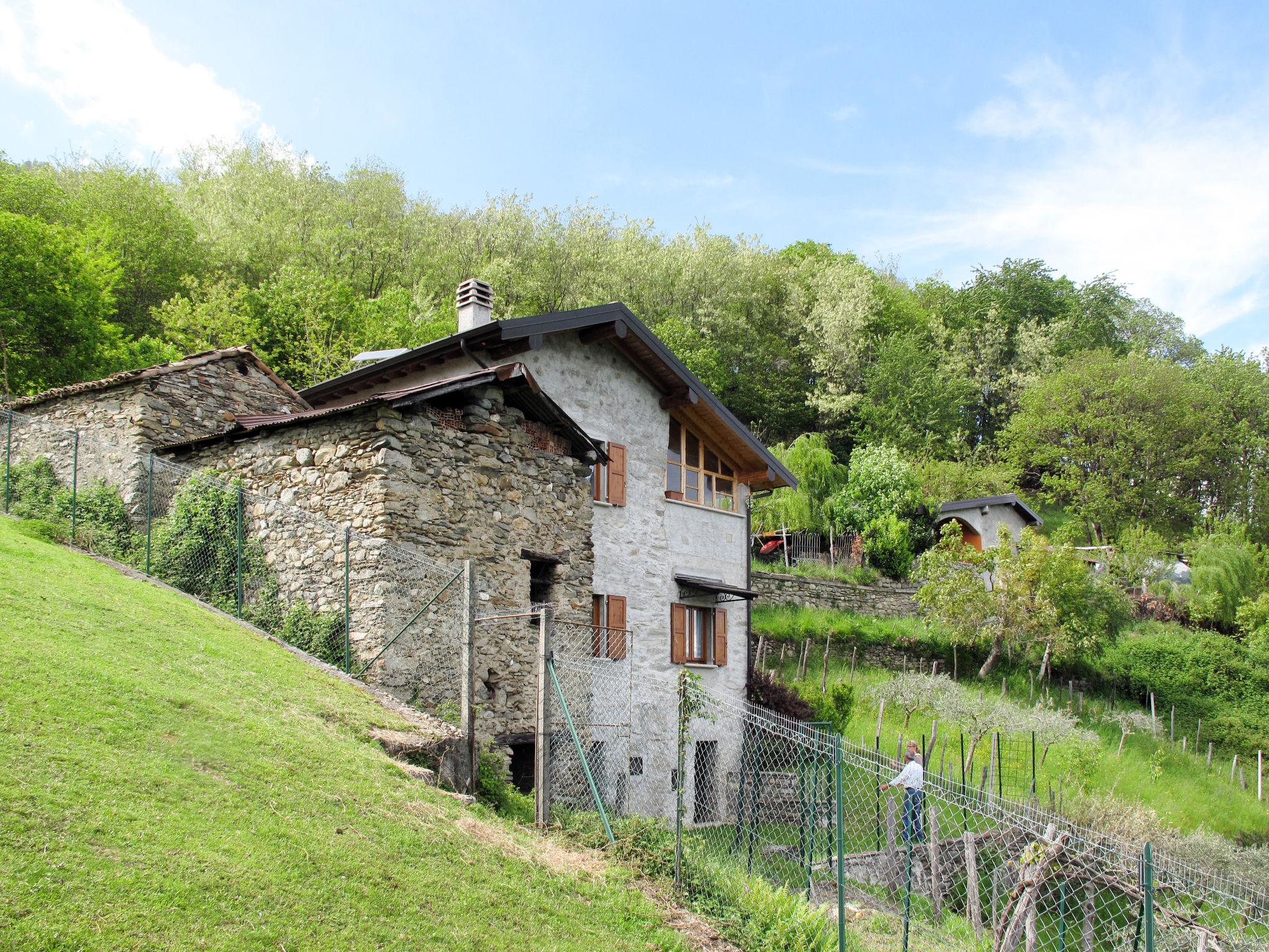 Foto 1 - Haus mit 1 Schlafzimmer in Cremia mit terrasse und blick auf die berge