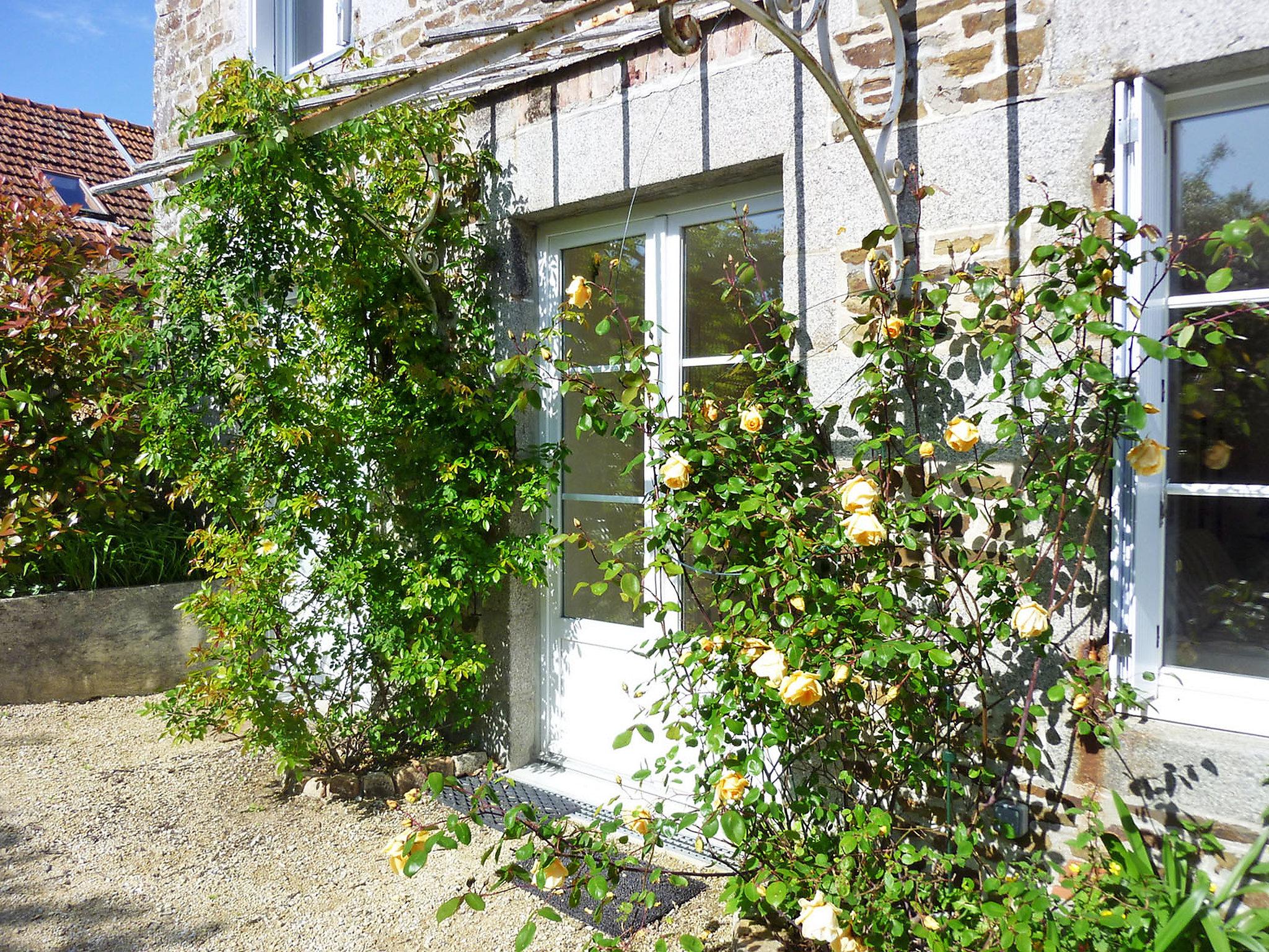 Photo 25 - 4 bedroom House in Saint-Pair-sur-Mer with garden and terrace