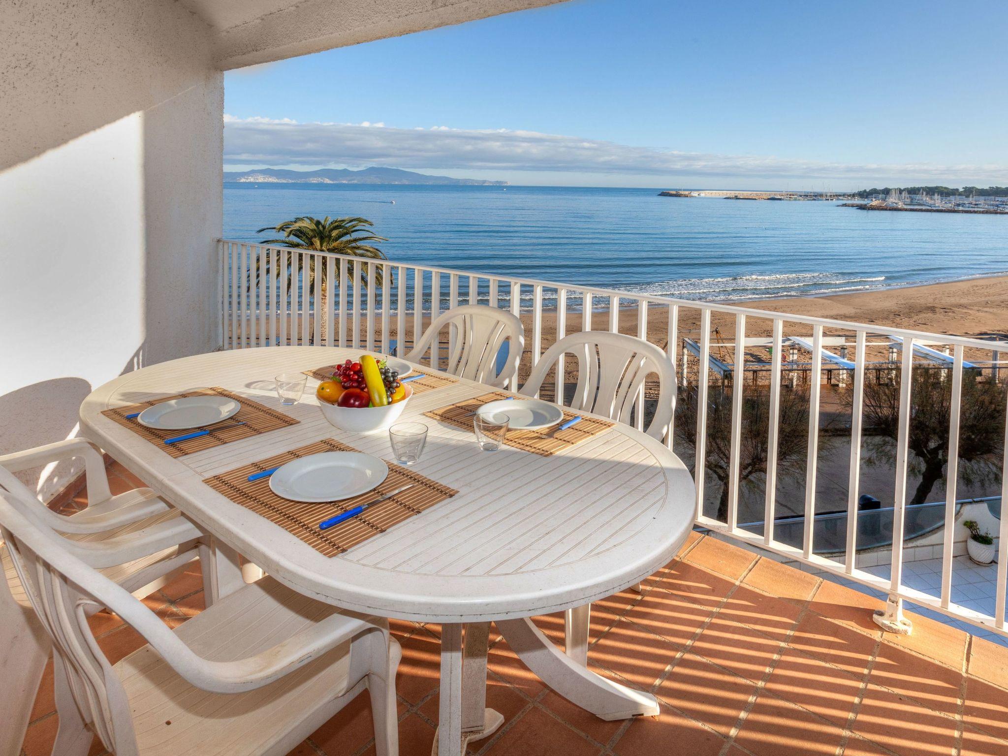 Photo 1 - 2 bedroom Apartment in l'Escala with terrace