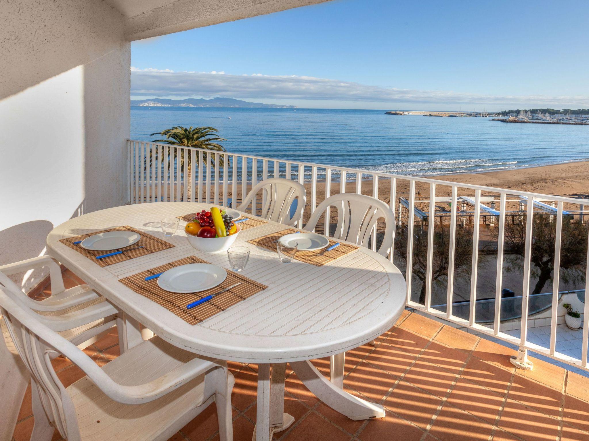 Foto 1 - Apartamento de 2 quartos em l'Escala com terraço e vistas do mar