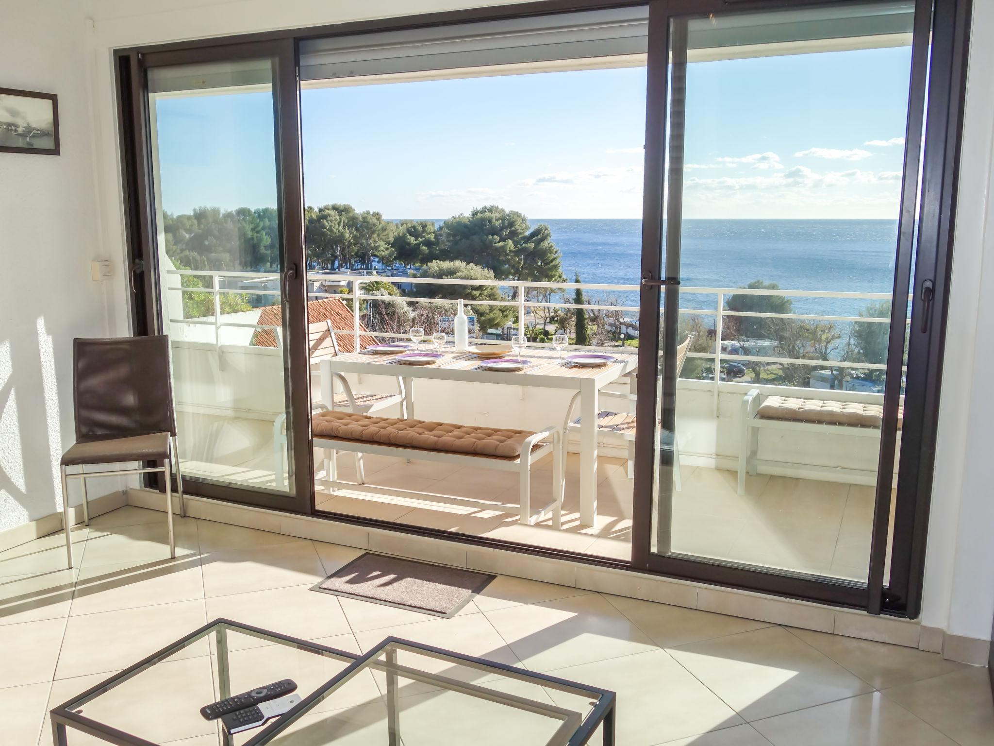 Photo 15 - 2 bedroom Apartment in La Ciotat with terrace and sea view