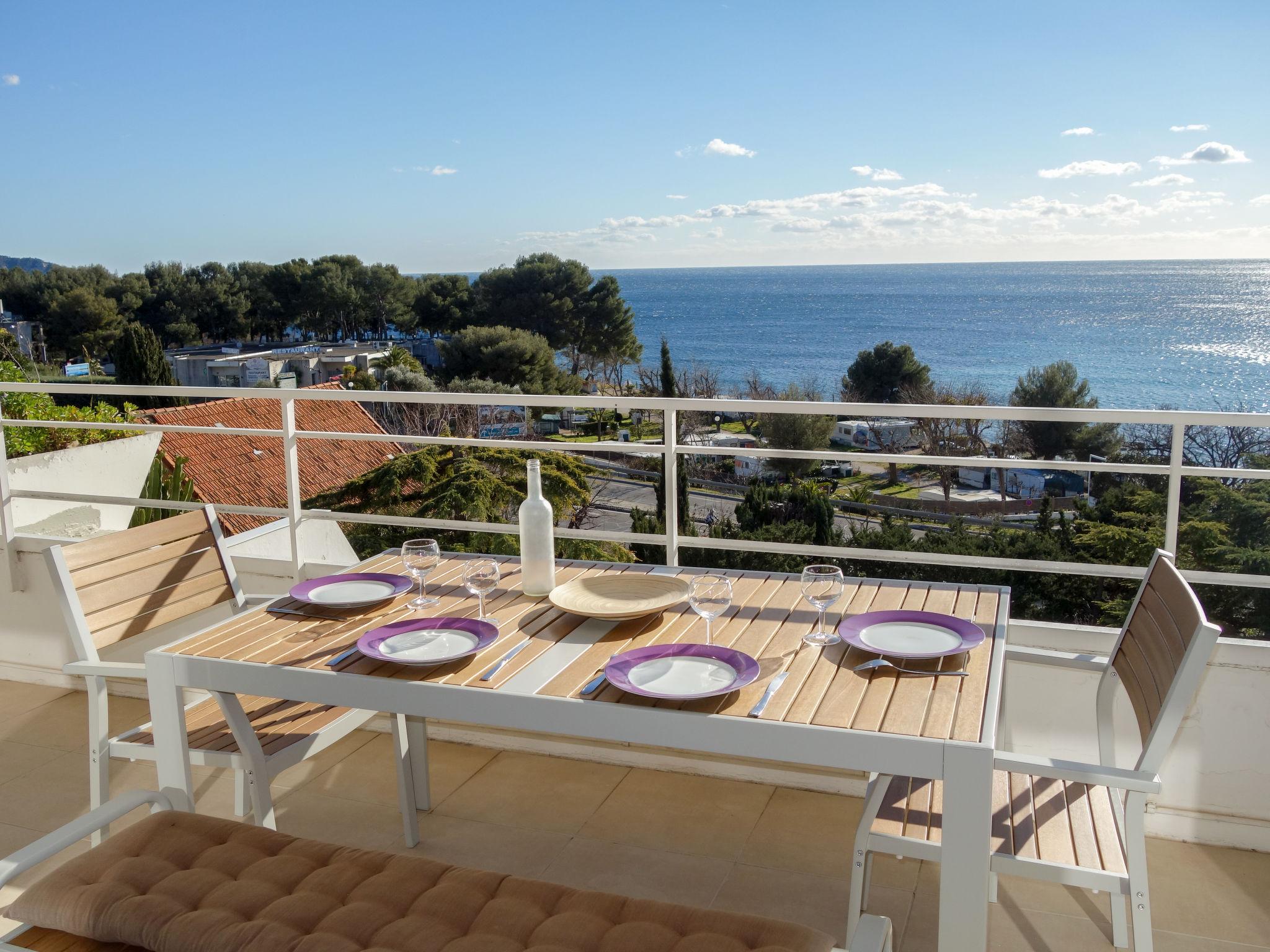 Foto 1 - Apartamento de 2 quartos em La Ciotat com terraço e vistas do mar