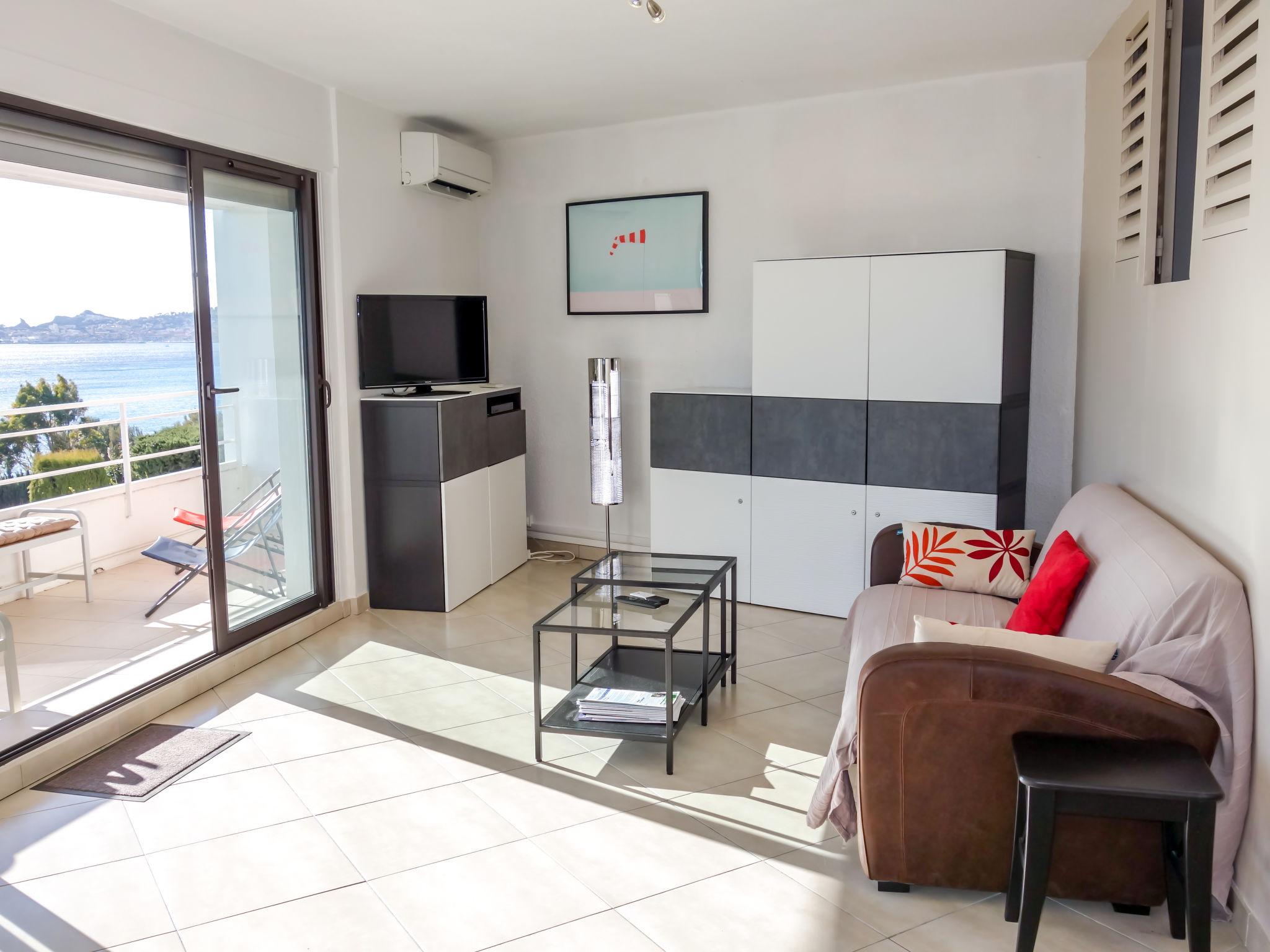 Photo 10 - 2 bedroom Apartment in La Ciotat with terrace and sea view